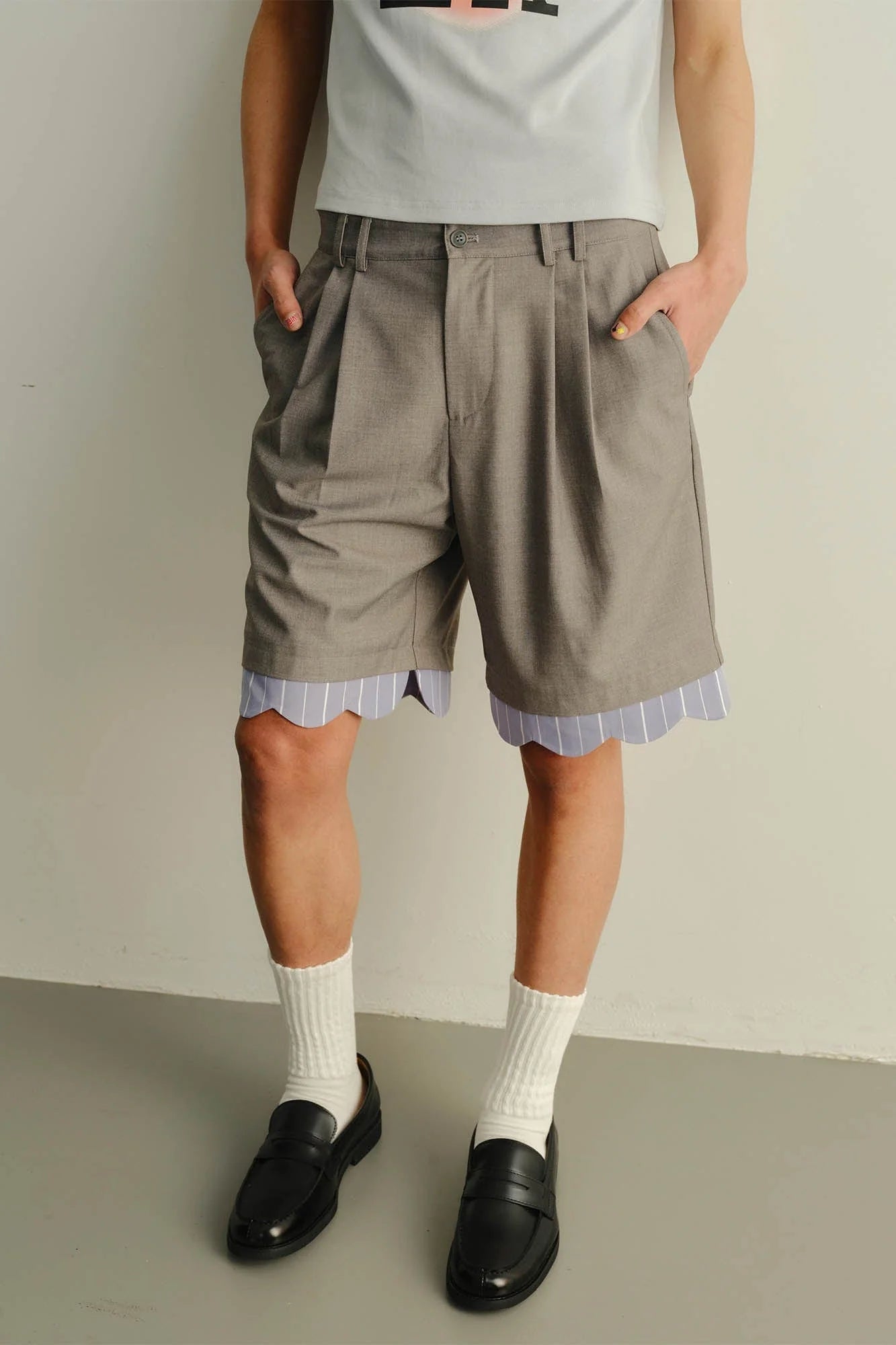 KADAKADA Scalloped Layered Hem Pleated Shorts