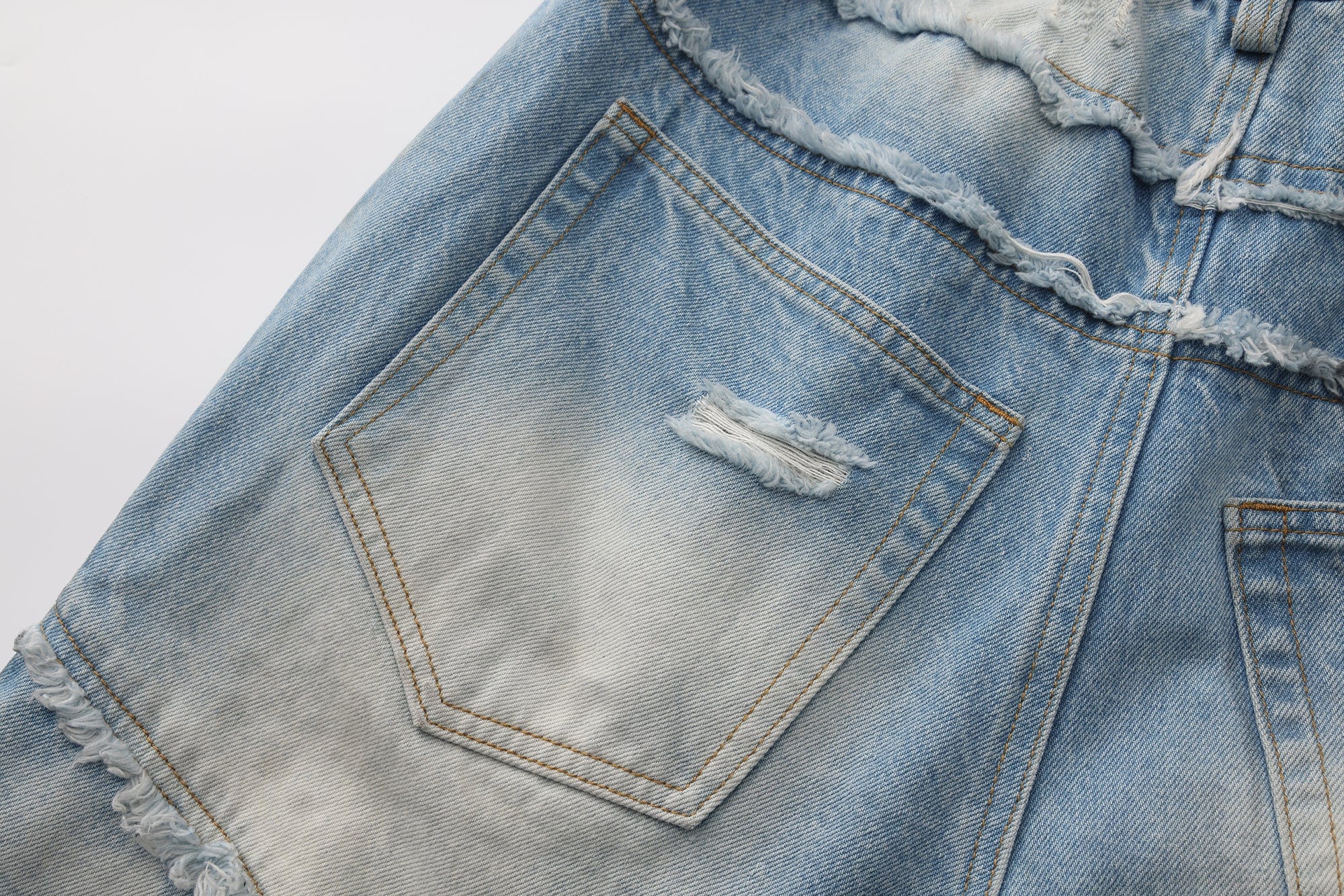 VANN VALRENCE Distressed Gradient Wash Structural Ripped Jeans