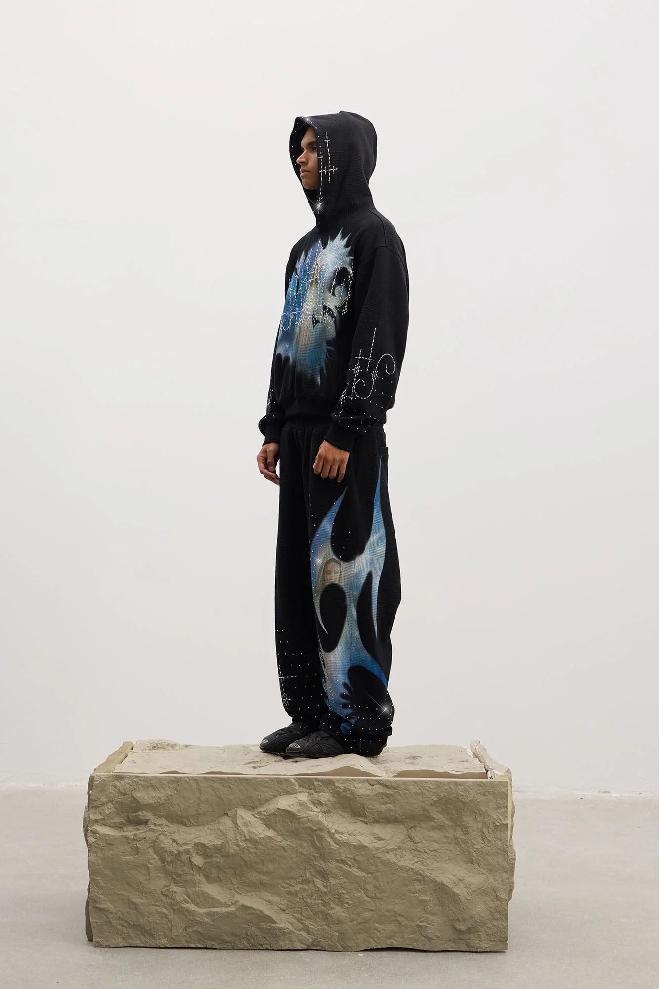 DND4DES Virgin Mary Graphic Rhinestone Sweatpants
