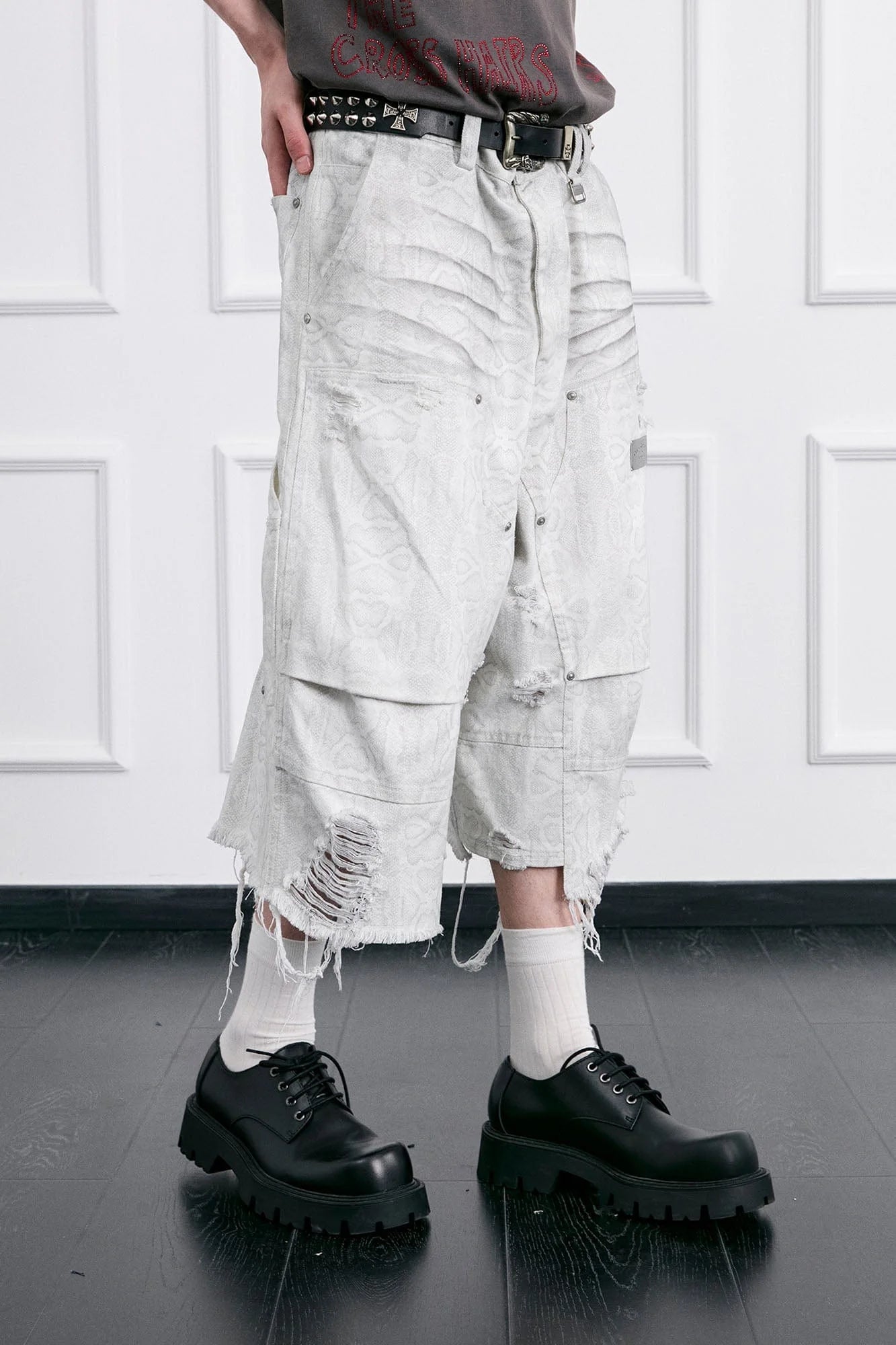 FACEONLAB Distressed Deconstructed Ripped Cargo Shorts