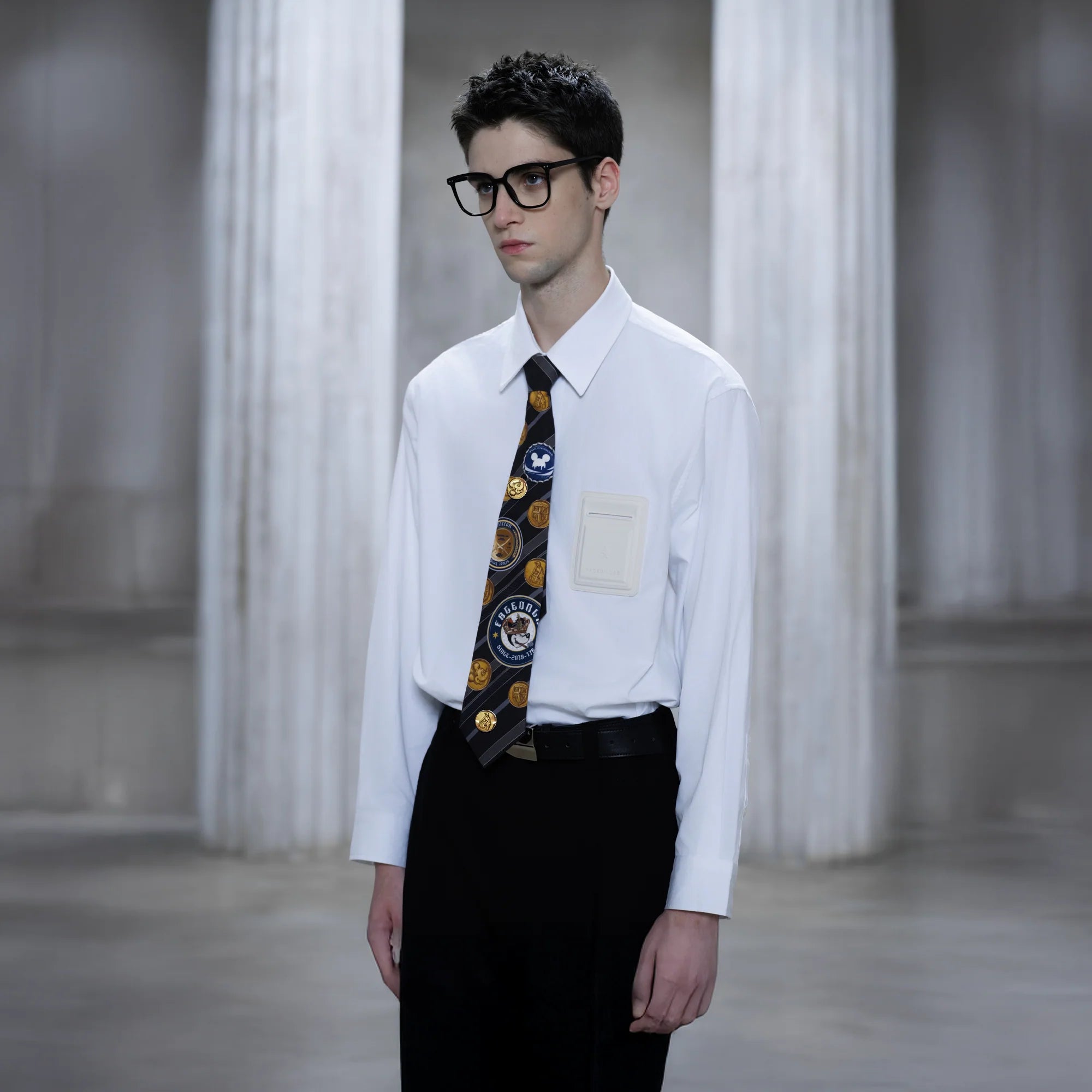 FACEONLAB Golden Emblem Stripe Zip Tie Black