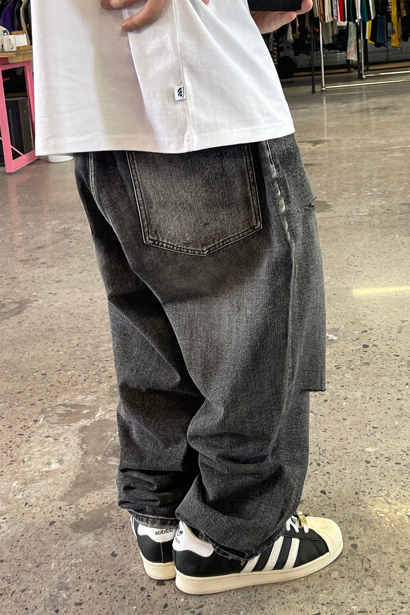 ME DA IGUAL Ripped Distressed Washed Straight-Leg Jeans