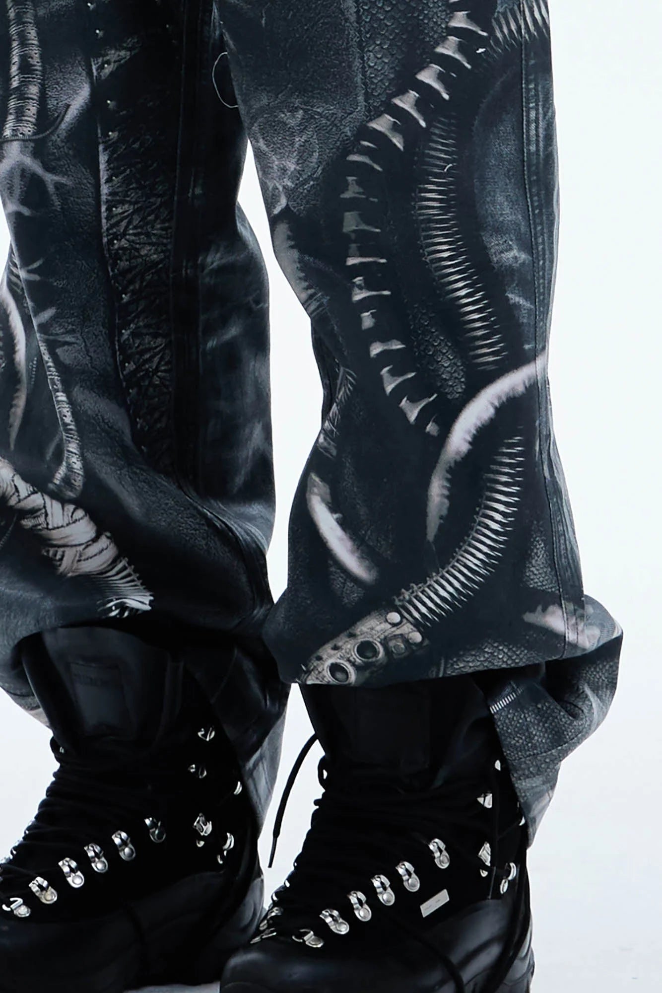 DND4DES Industrial Pipe Lace-Up Graphic Baggy Jeans