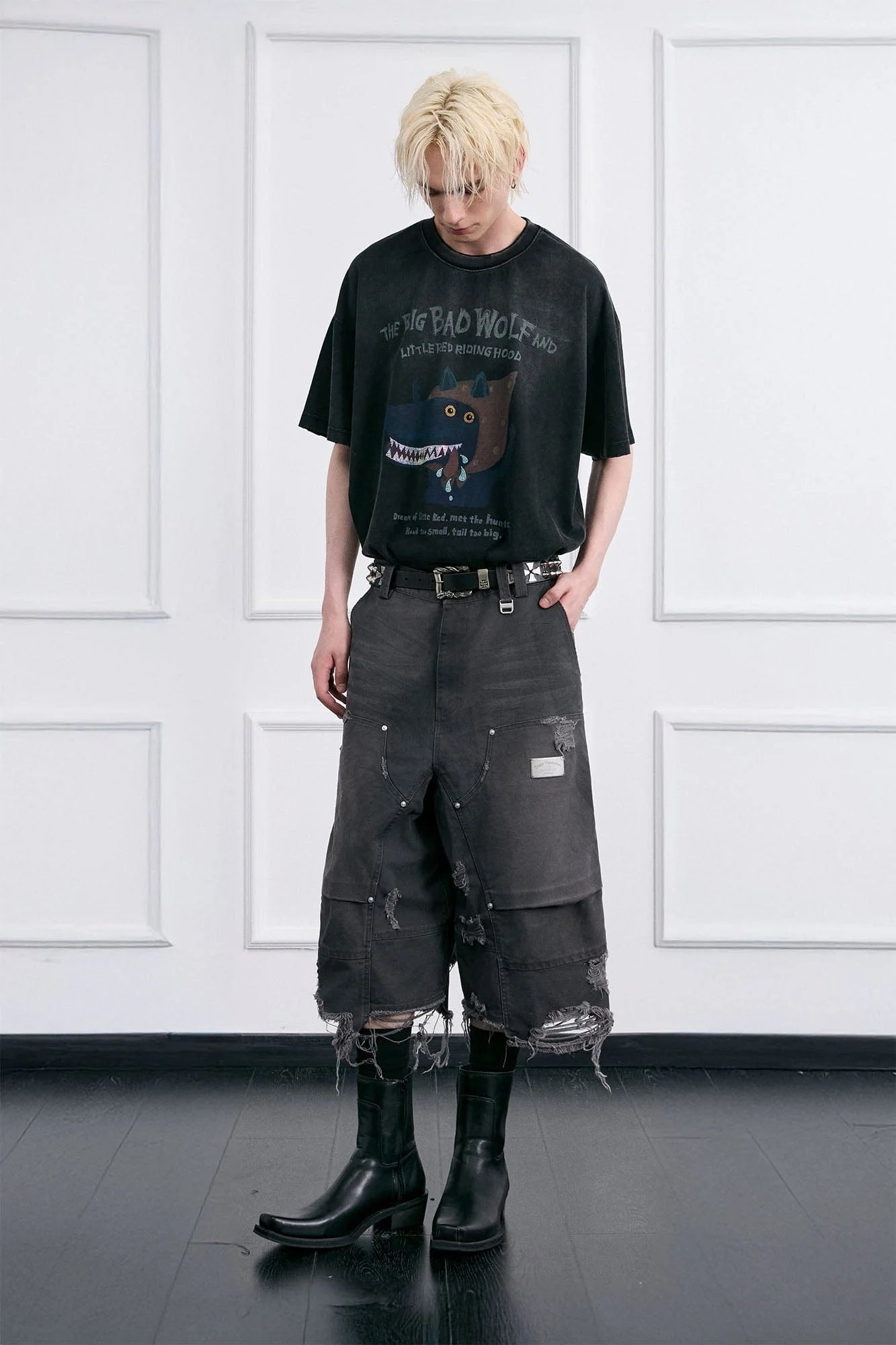 FACEONLAB Distressed Deconstructed Ripped Cargo Shorts