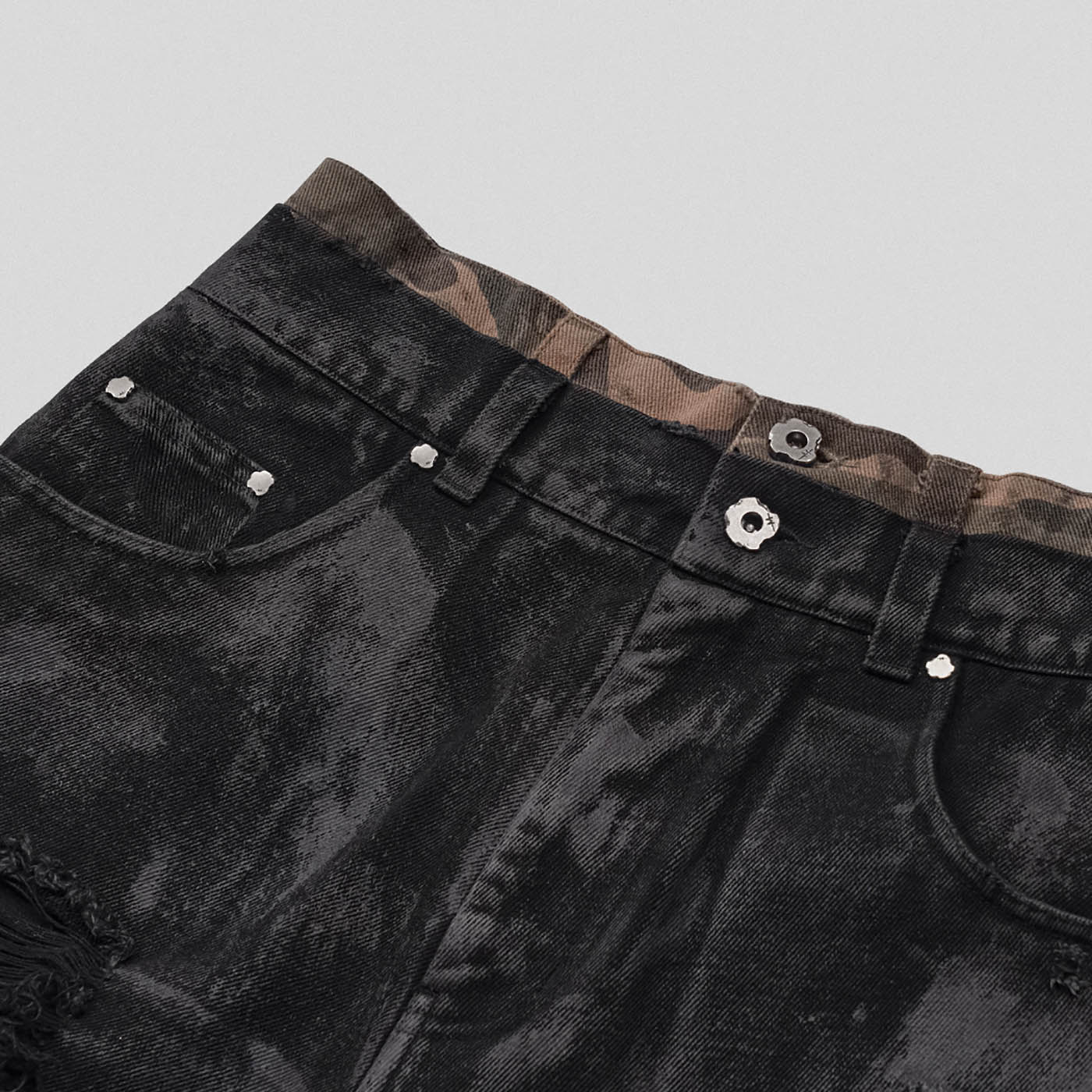UNDERWATER Double-Layered Ripped Camo Shorts Black