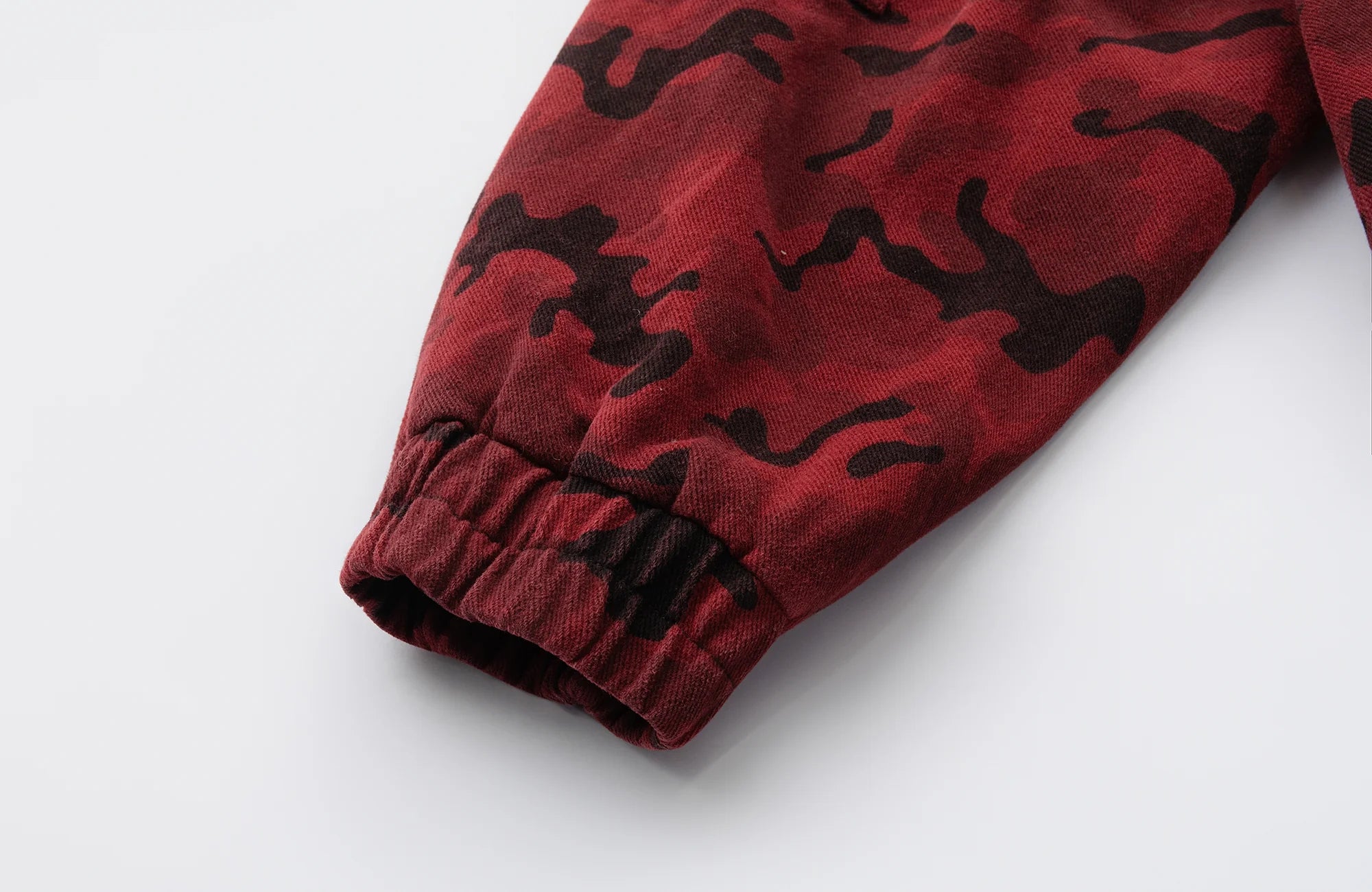 MOGONGSHE Camo Frayed LOGO Patch Hooded Jacket