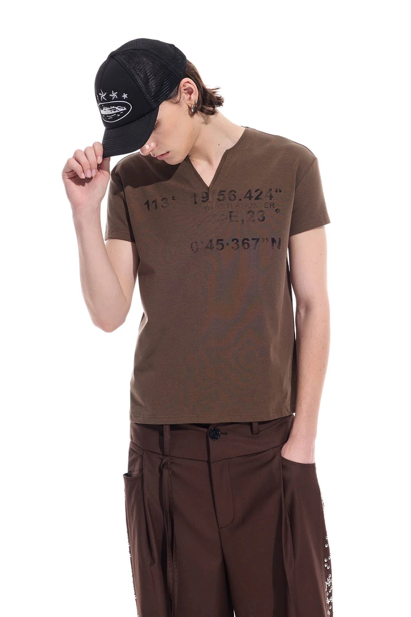 WHISTLEHUNTER Distressed Coordinate V-Neck T-Shirt