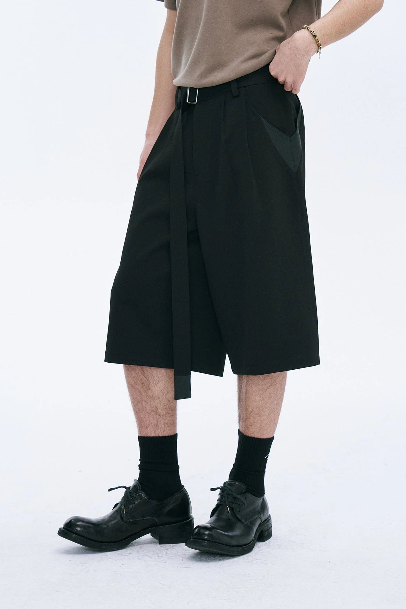 CATSSTAC Pleated Belted Wide-Leg Shorts