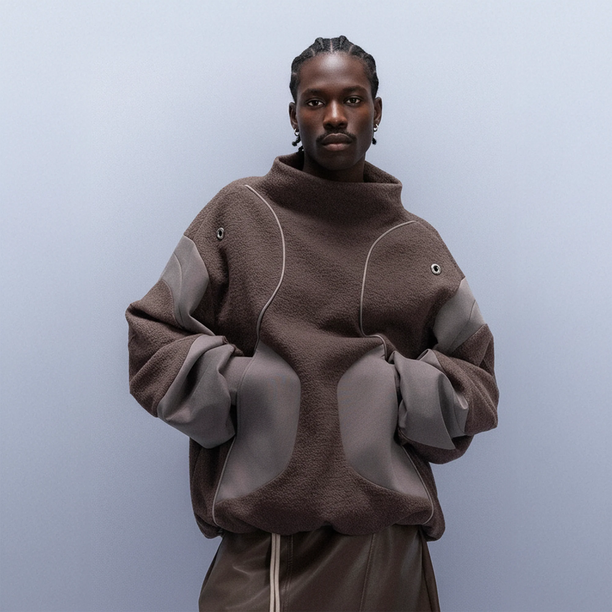 XIPHEVIL Fleece-Panel Saber-Sleeve Sweatshirt Coffee
