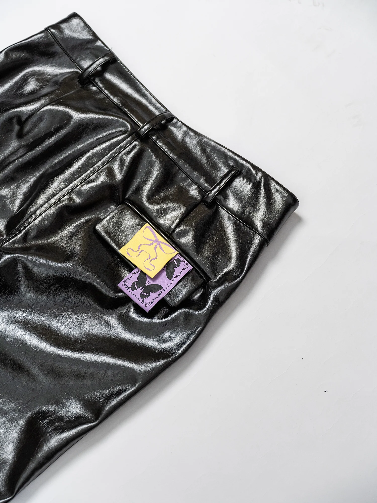 KADAKADA Glossy PU Straight-Leg Pants