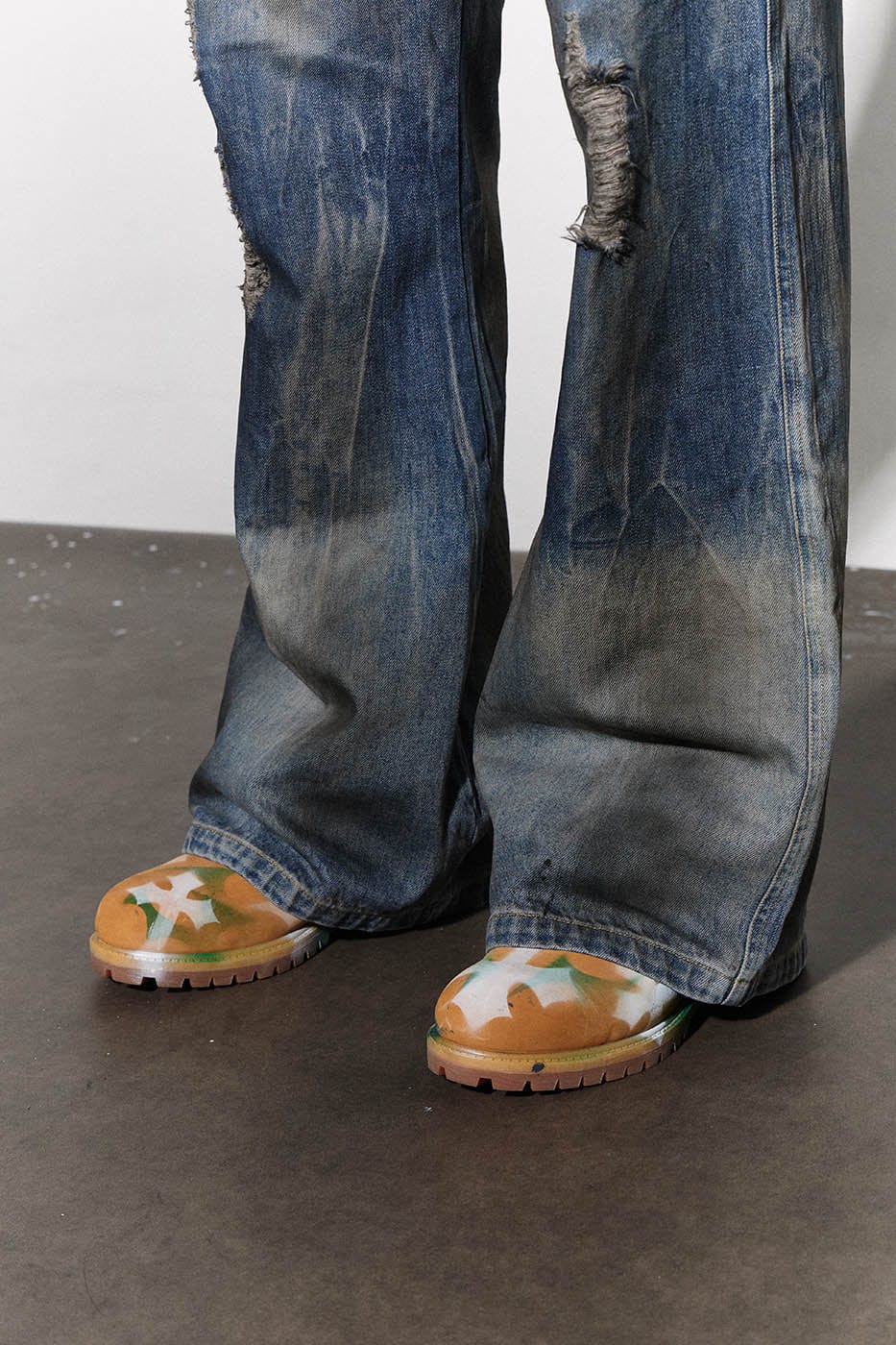 DND4DES Distressed Dusty Flared Jeans