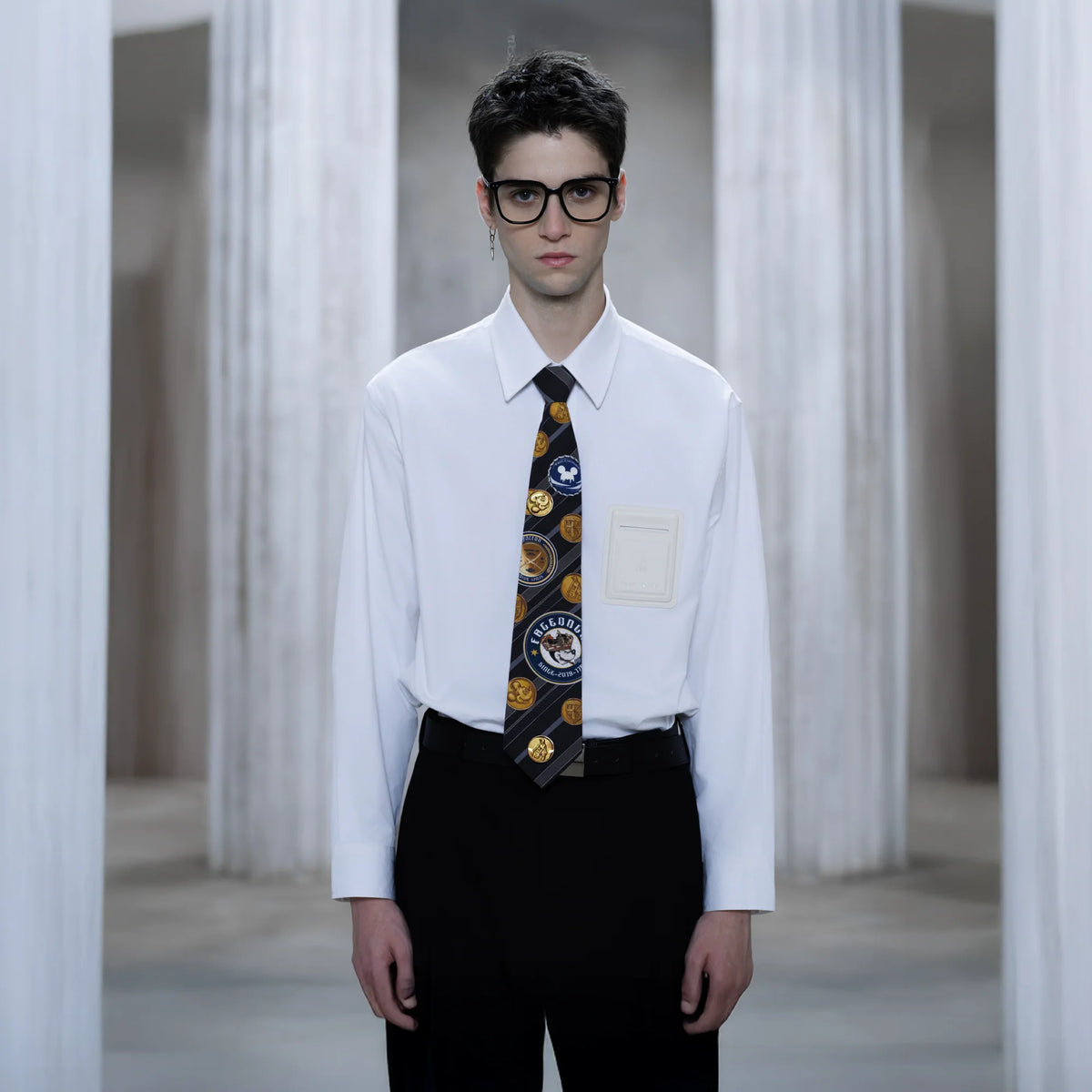 FACEONLAB Golden Emblem Stripe Zip Tie Black