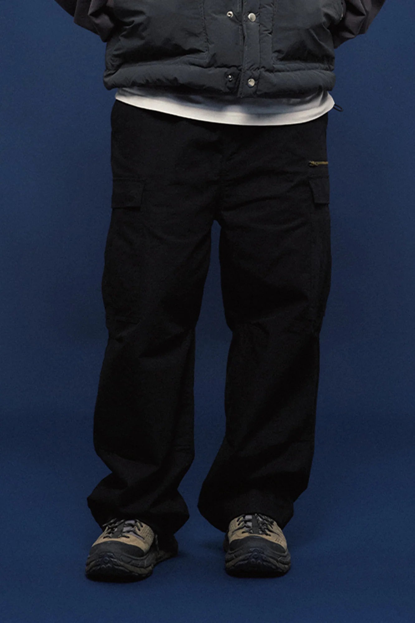 BANANA CLUB Multi-Pockey Pleated-Knee Cargo Pants