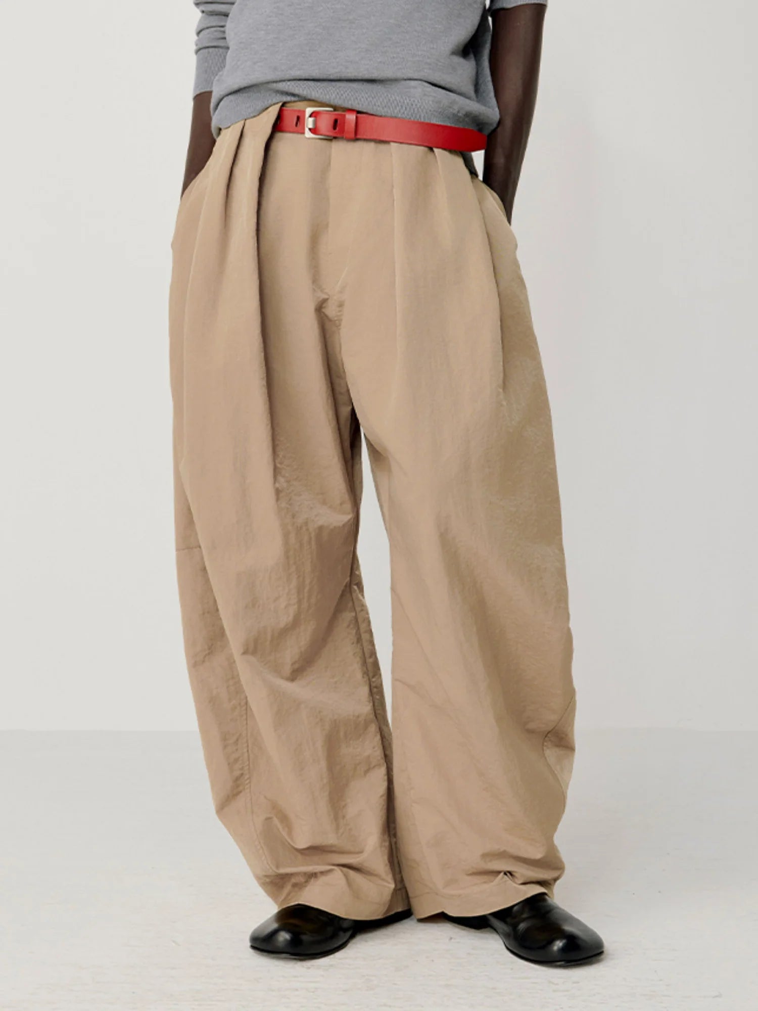 OPICLOTH Pleat Belted Curve Trousers
