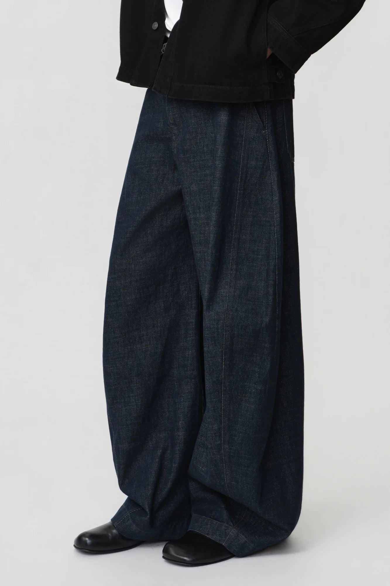 OPICLOTH Classic Indigo Curved-Leg Jeans