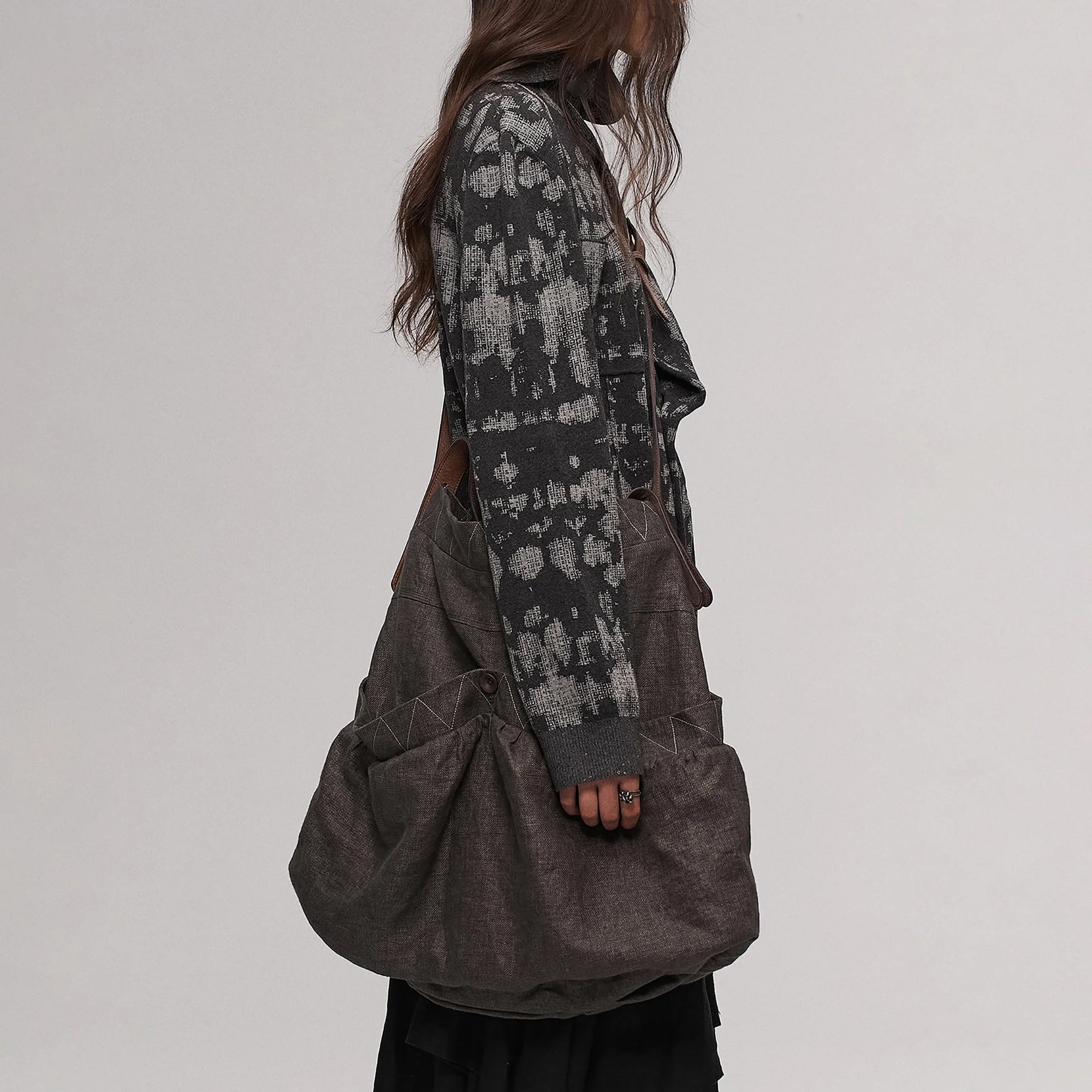 ILNya Nieternite Nifutur Oversized Linen Horsehide-Strap Messenger Bag