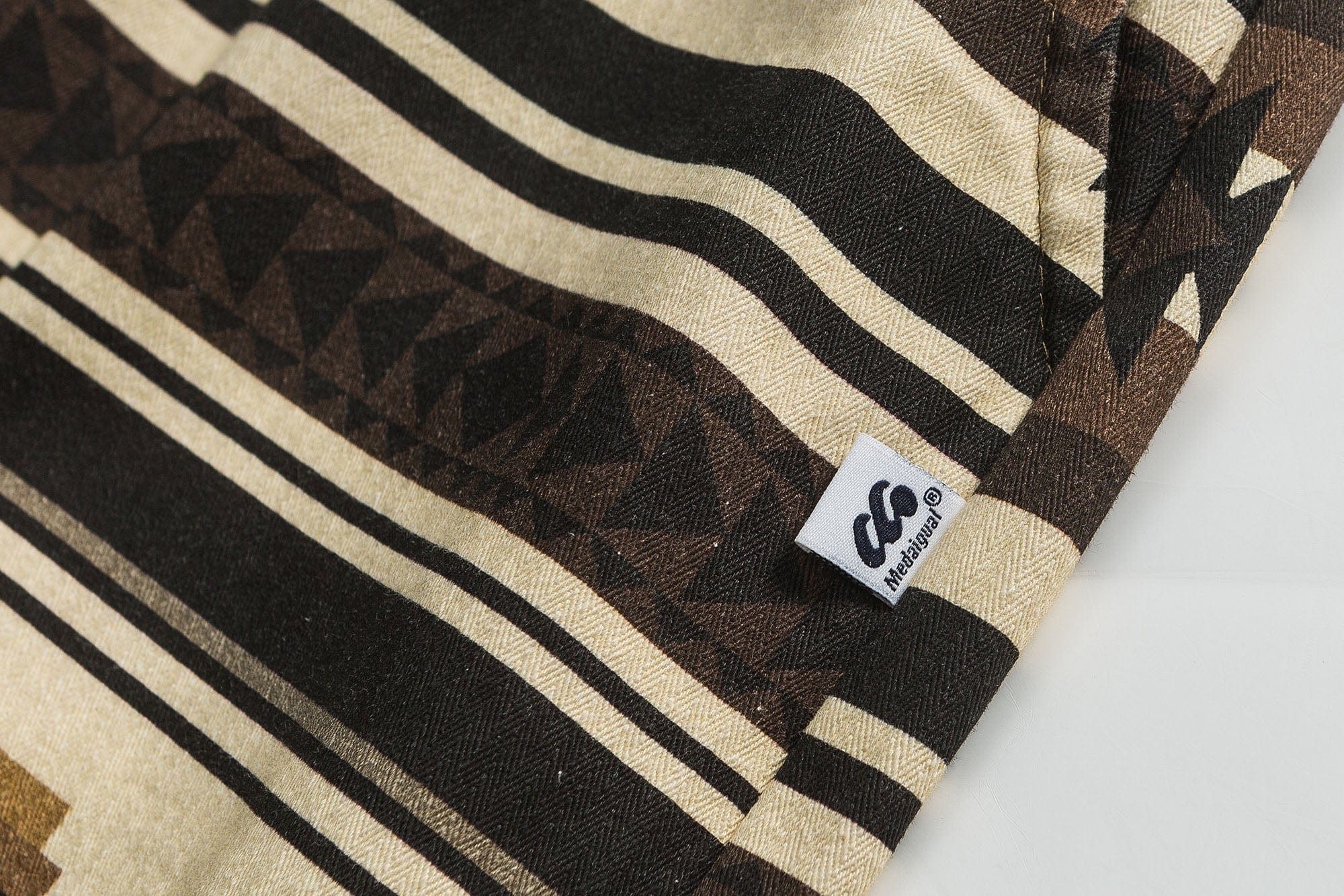 ME DA IGUAL Aztec Graphic Elastic Shorts