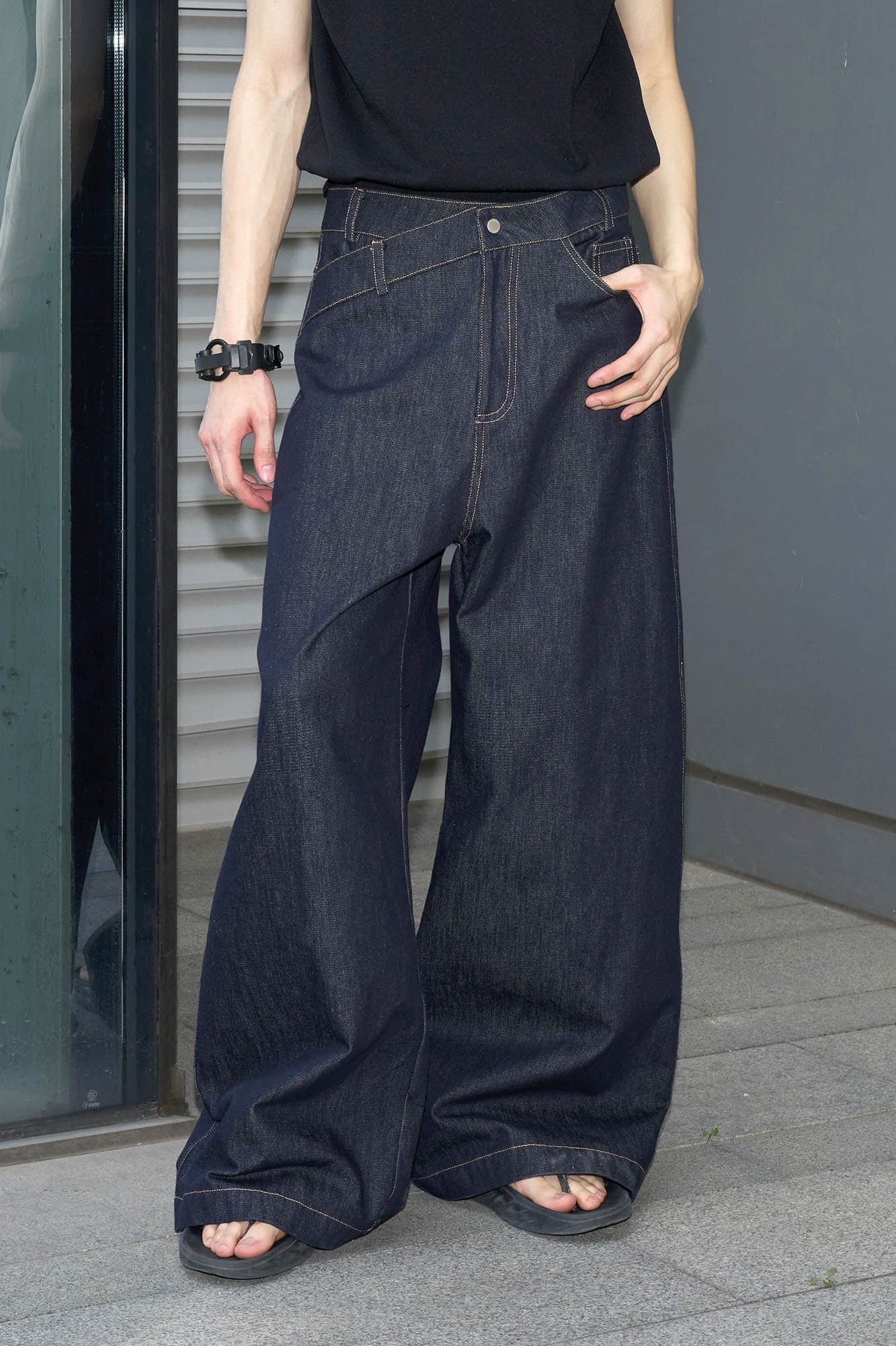 LABELROOM Asymmetrical Waist Raw Wide-Leg Jeans