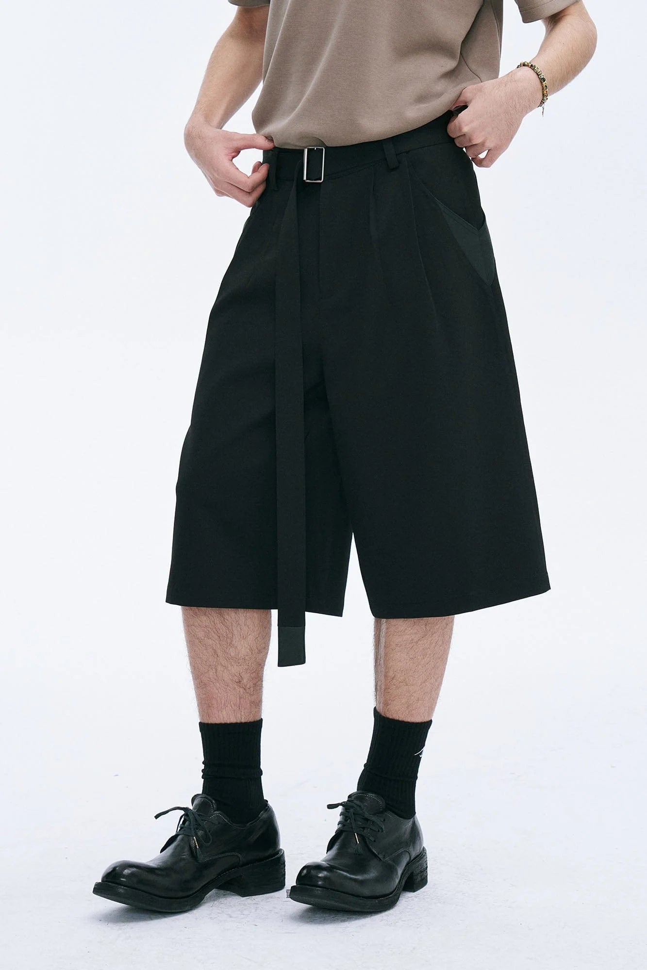 CATSSTAC Pleated Belted Wide-Leg Shorts