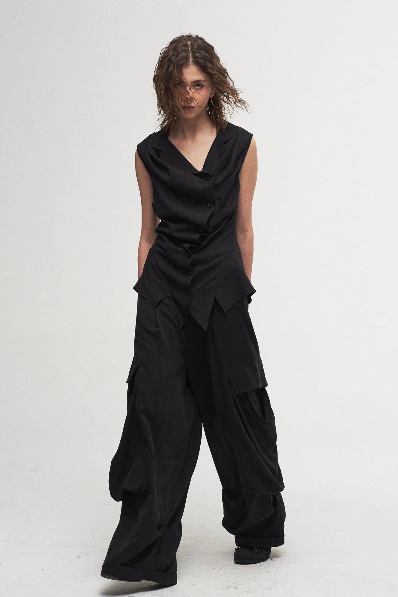 ILNya Nieternite Nifutur Draped Big-Pocket Wide-Leg Cargo Pants