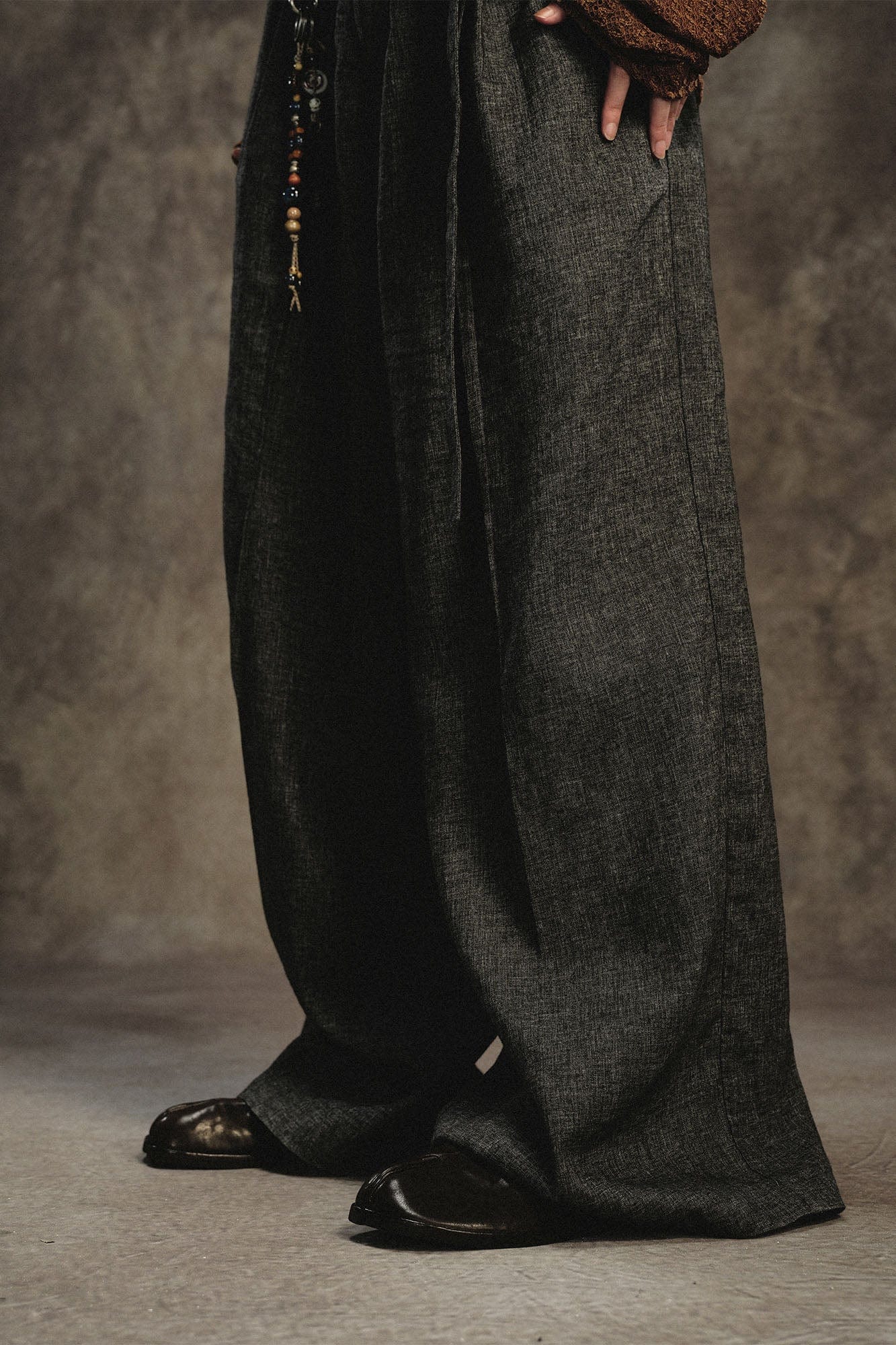 GONGHE REPUB Linen-Blend Pleated Belt Wide-Leg Trousers