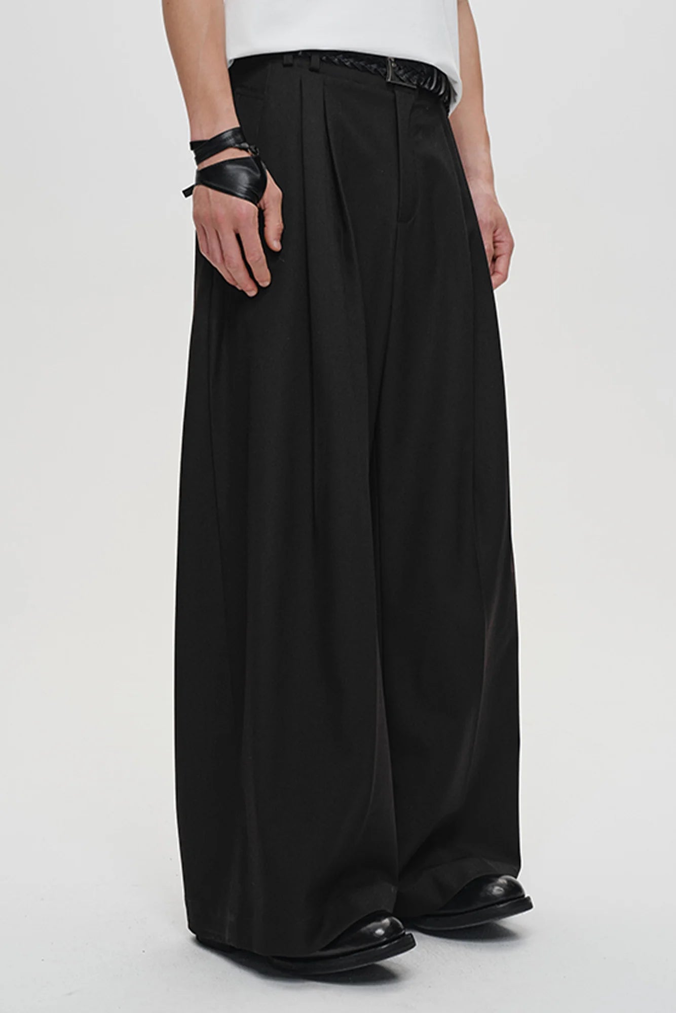 CATSSTAC Classic Pleated Wide-Leg Trousers