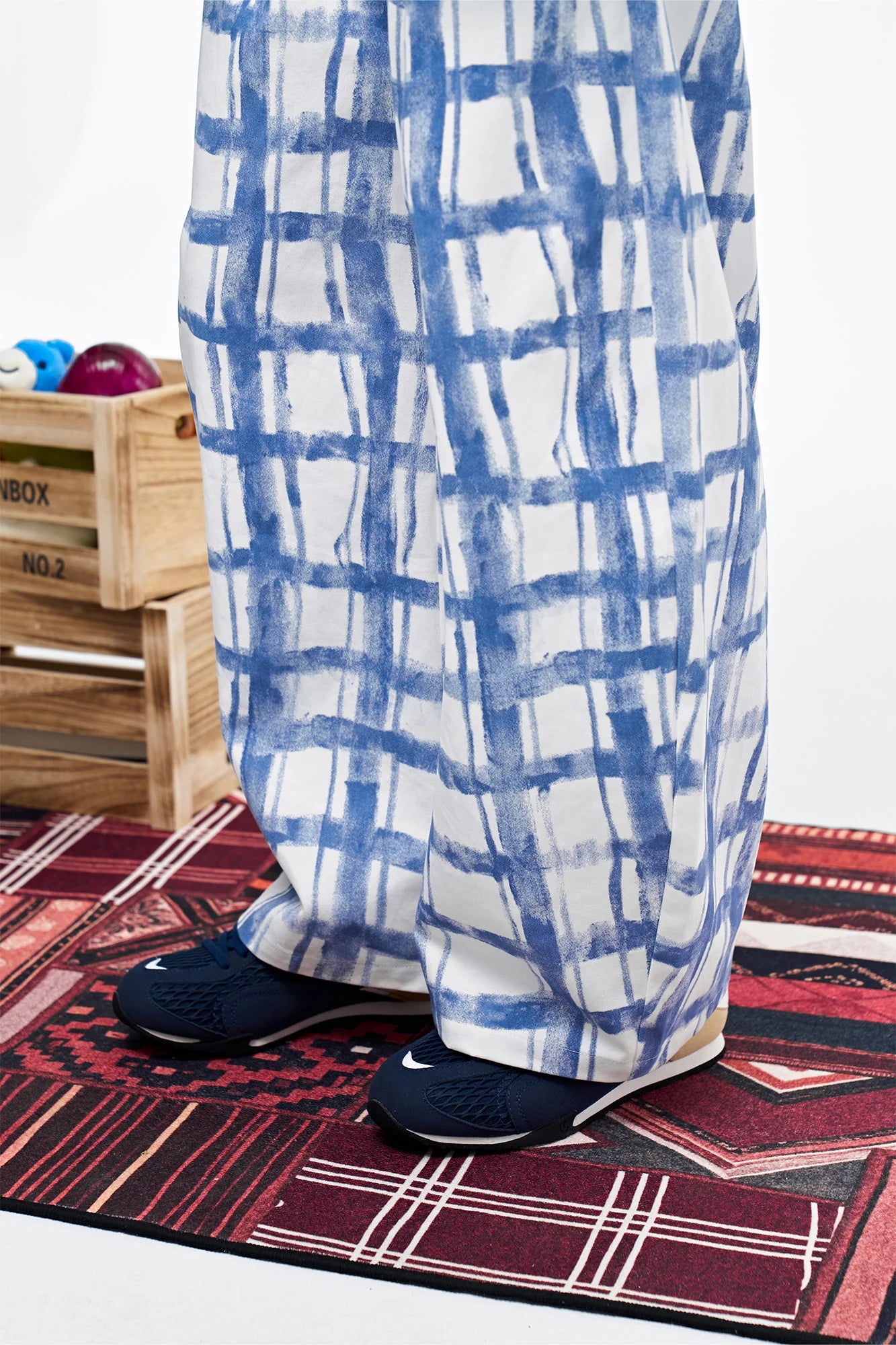 OVERLAPS Brush-Paint Grid Wide-Leg Pants
