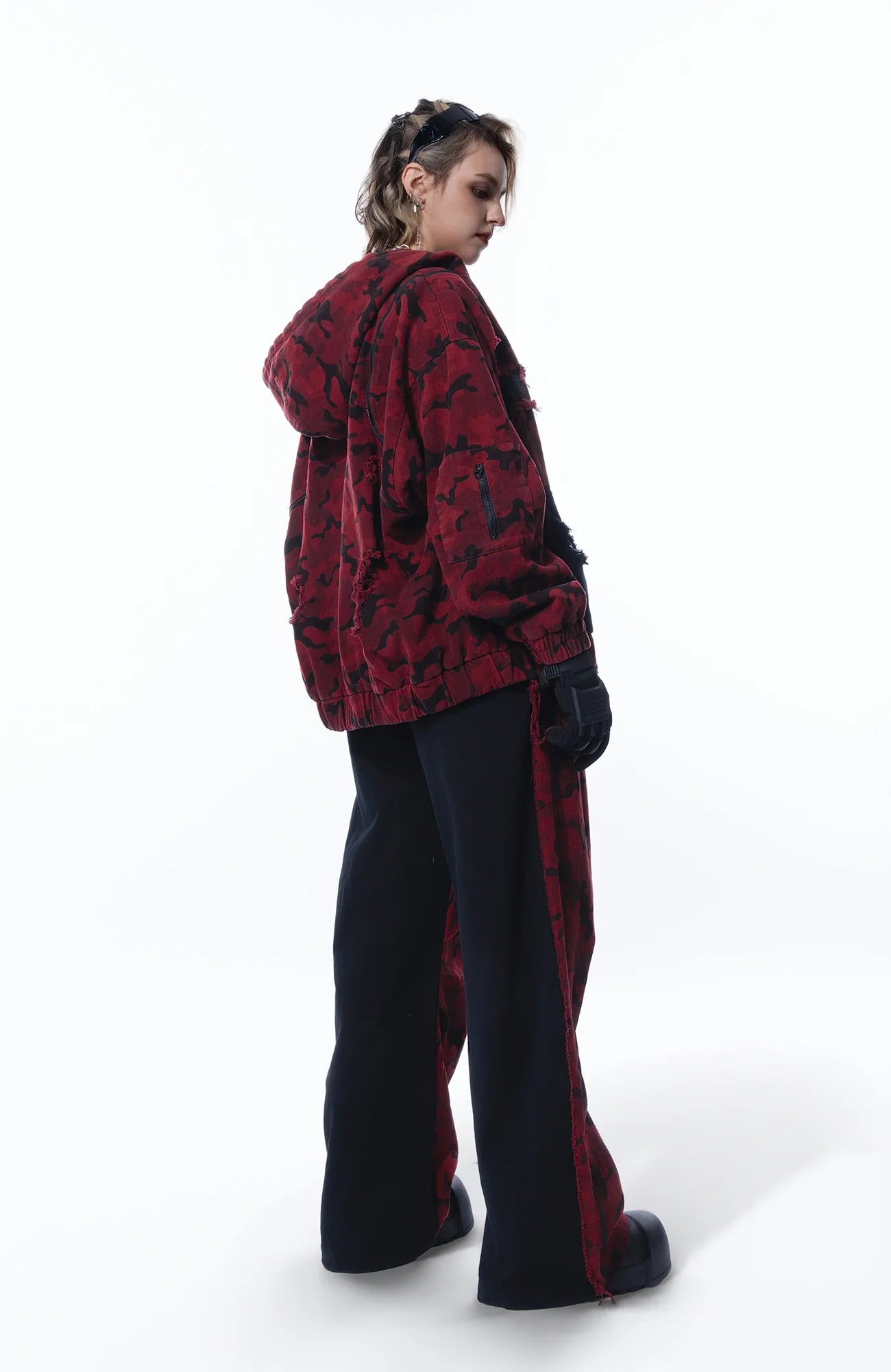 MOGONGSHE Camo Frayed LOGO Patch Hooded Jacket