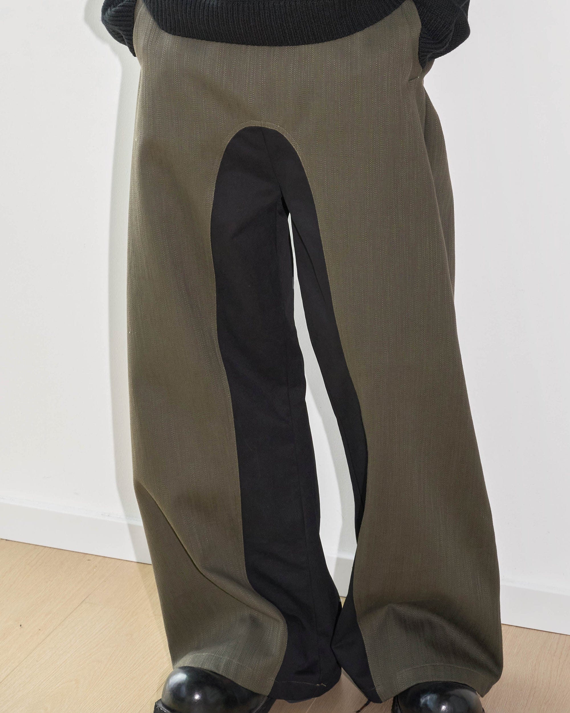LABELROOM Paneled Color Blocked Zipper Pants