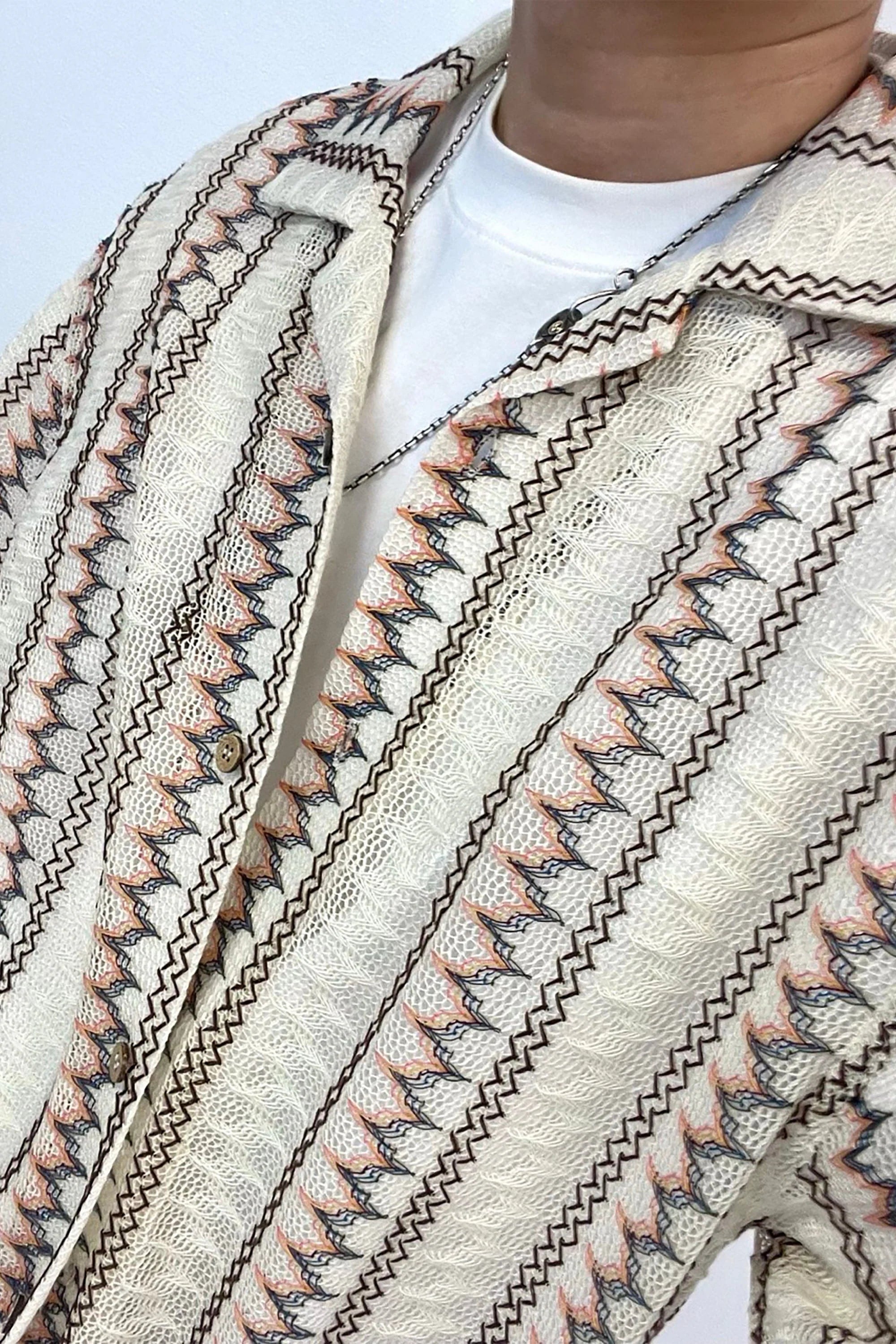 ME DA IGUAL Geometric Ripple Crochet Half Shirt