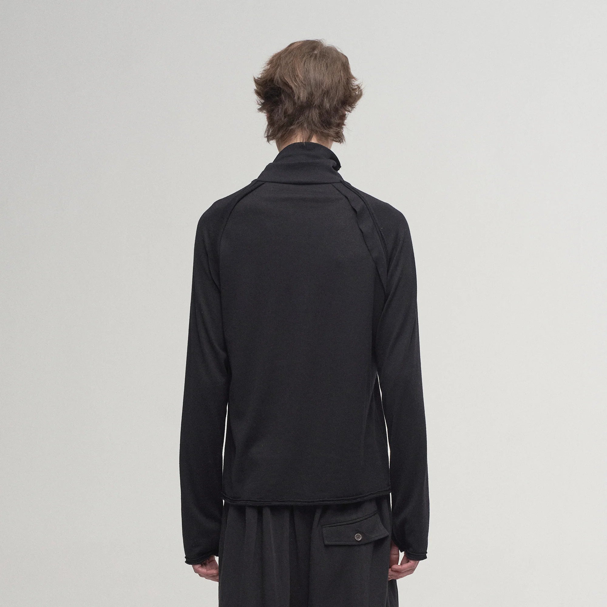 ILNya Nieternite Nifutur Ruffle Tape Shoulder Long Sleeve Tee