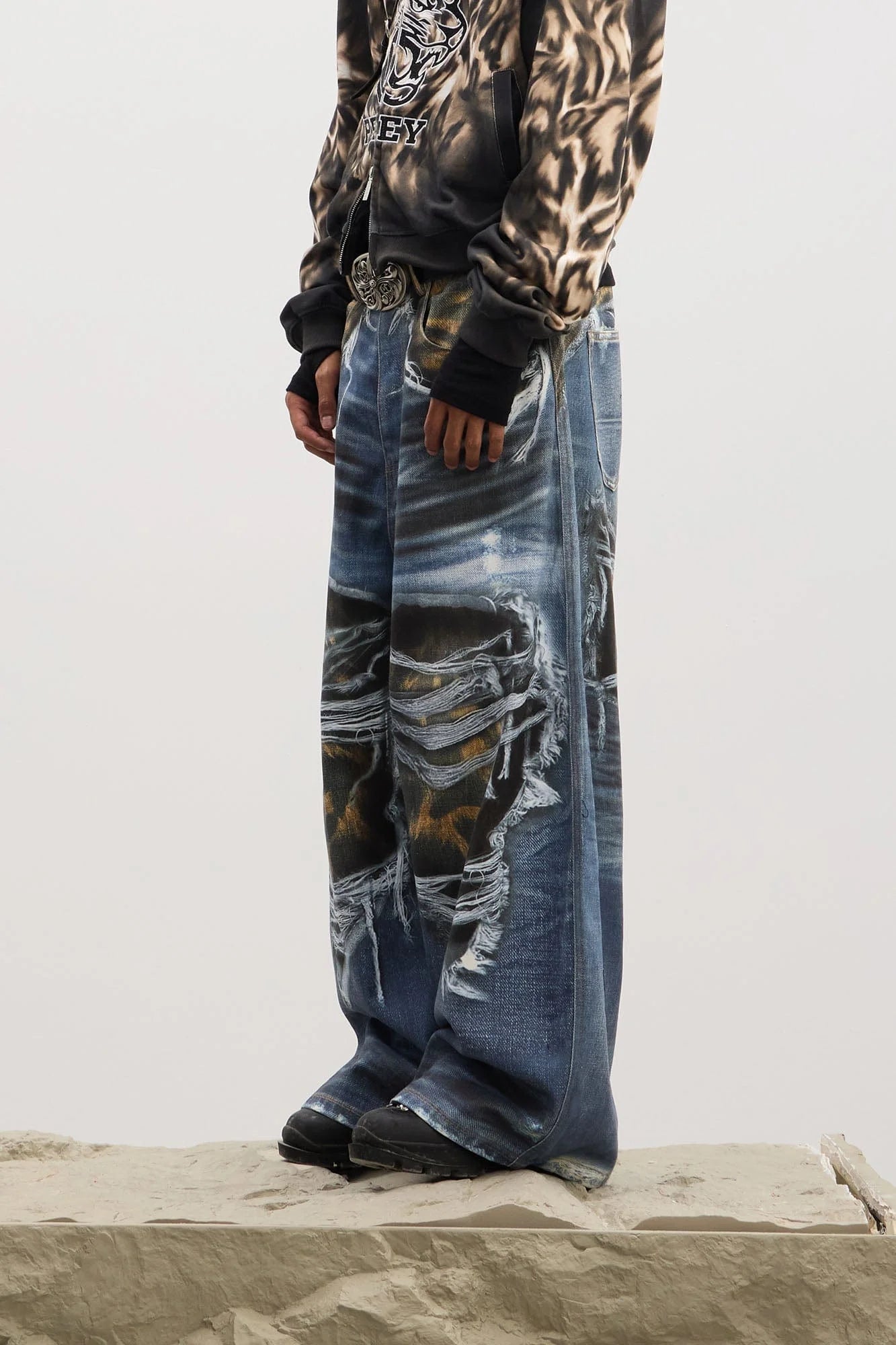 DND4DES Full-Printed Leopard Distressed Baggy Jeans