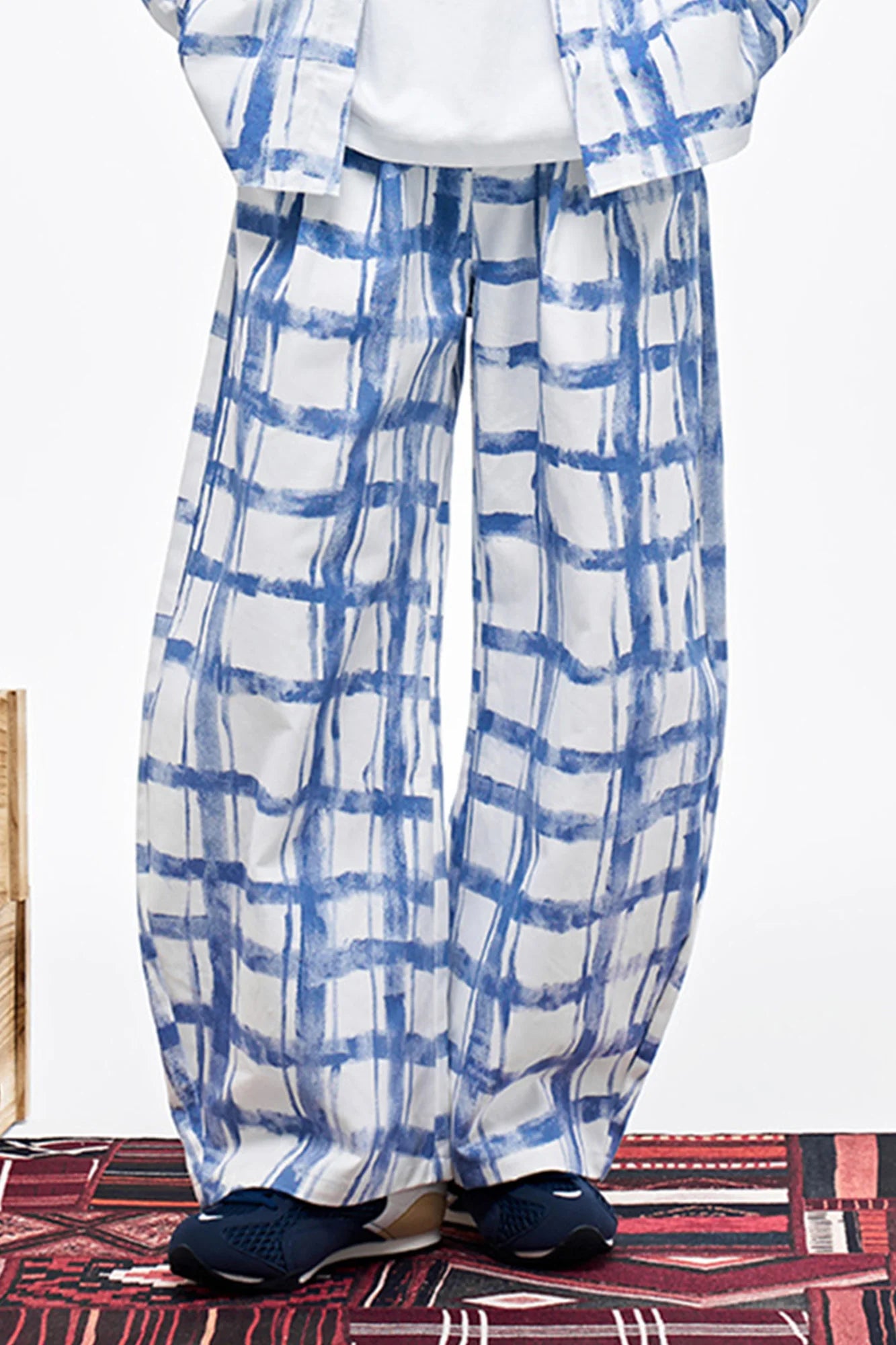 OVERLAPS Brush-Paint Grid Wide-Leg Pants