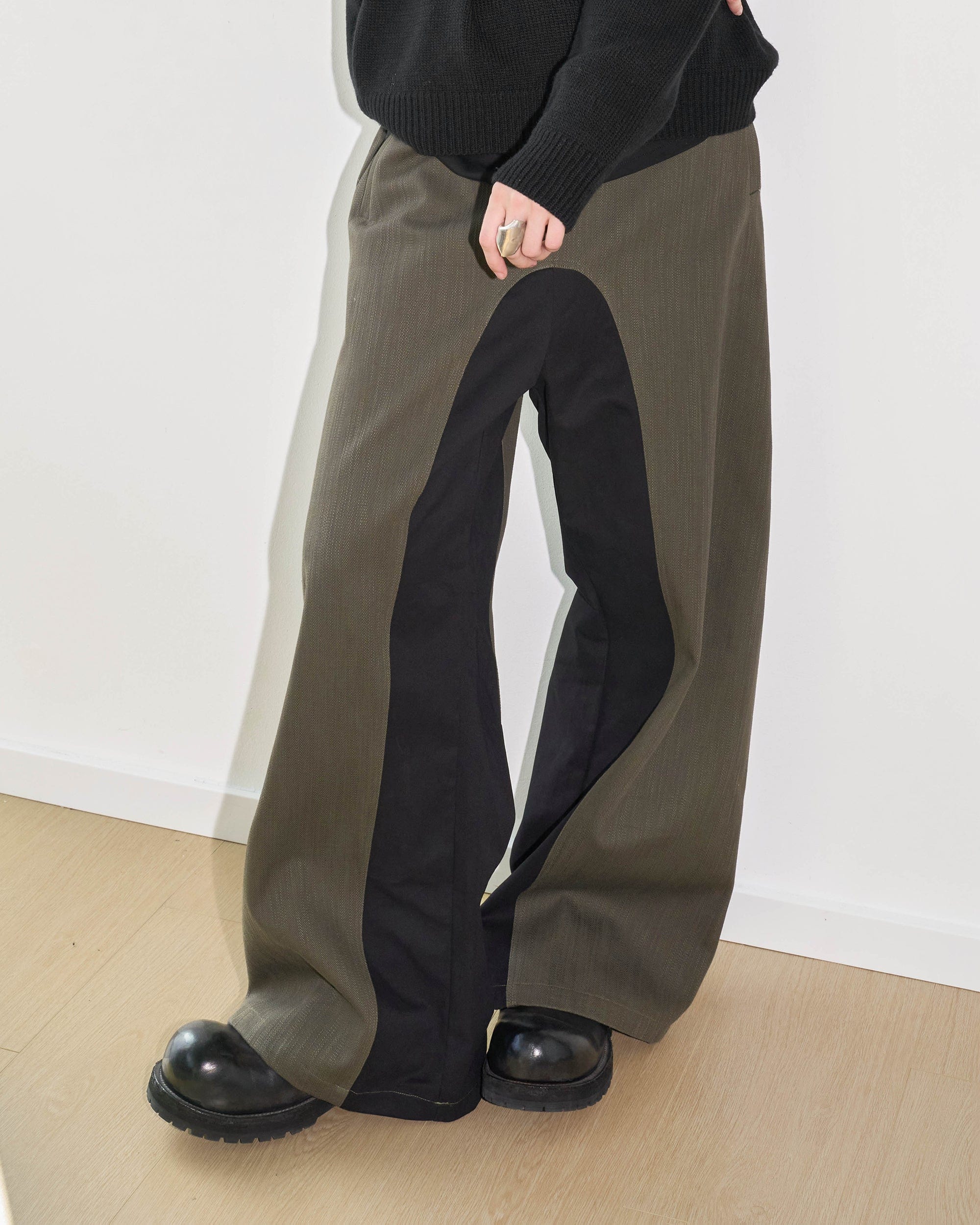 LABELROOM Paneled Color Blocked Zipper Pants