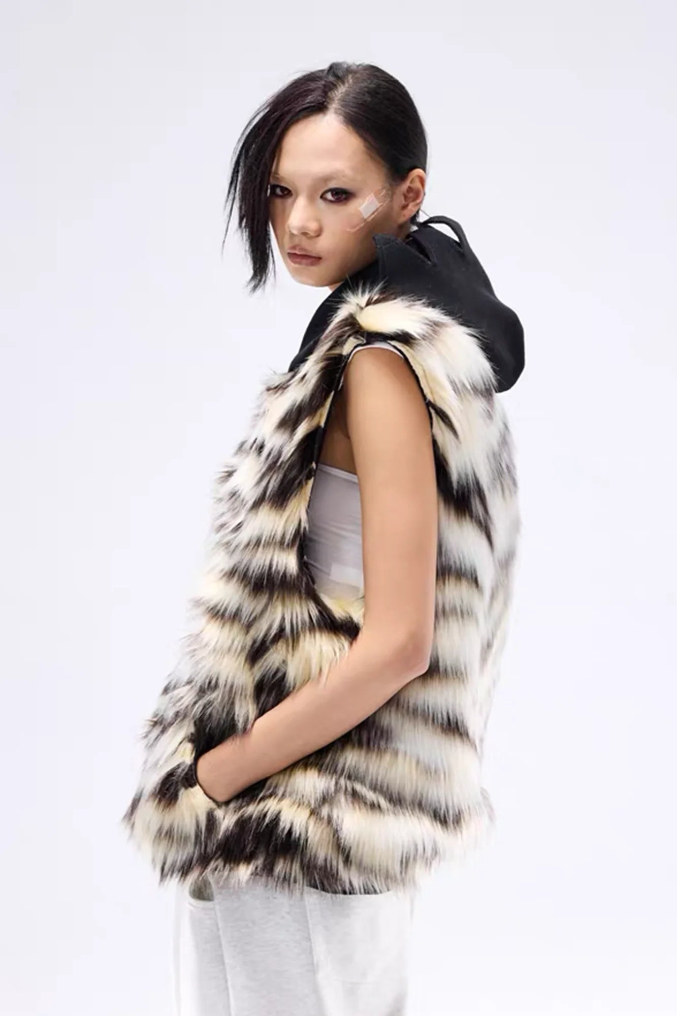 NOTHINGNESS WORLD Tiger-Stripe Spiked Crown Hooded Vest