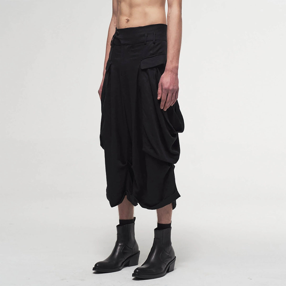 ILNya Nieternite Nifutur Balloon Pleated Slouchy Shorts