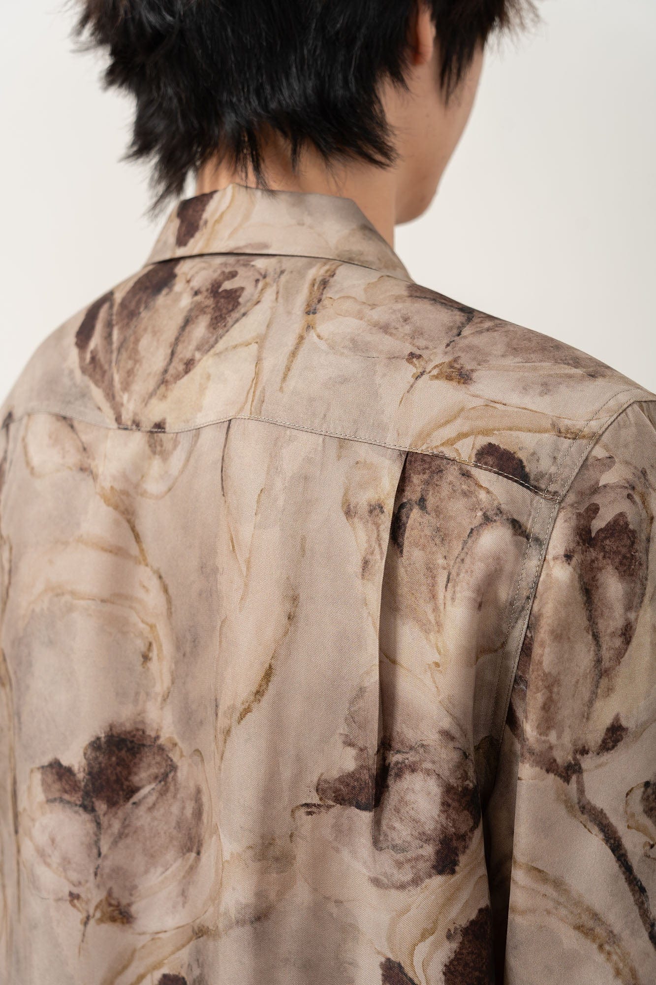 MOITIEDEPETALE Floral Accordion Pleats Cupro Blended Half Shirt
