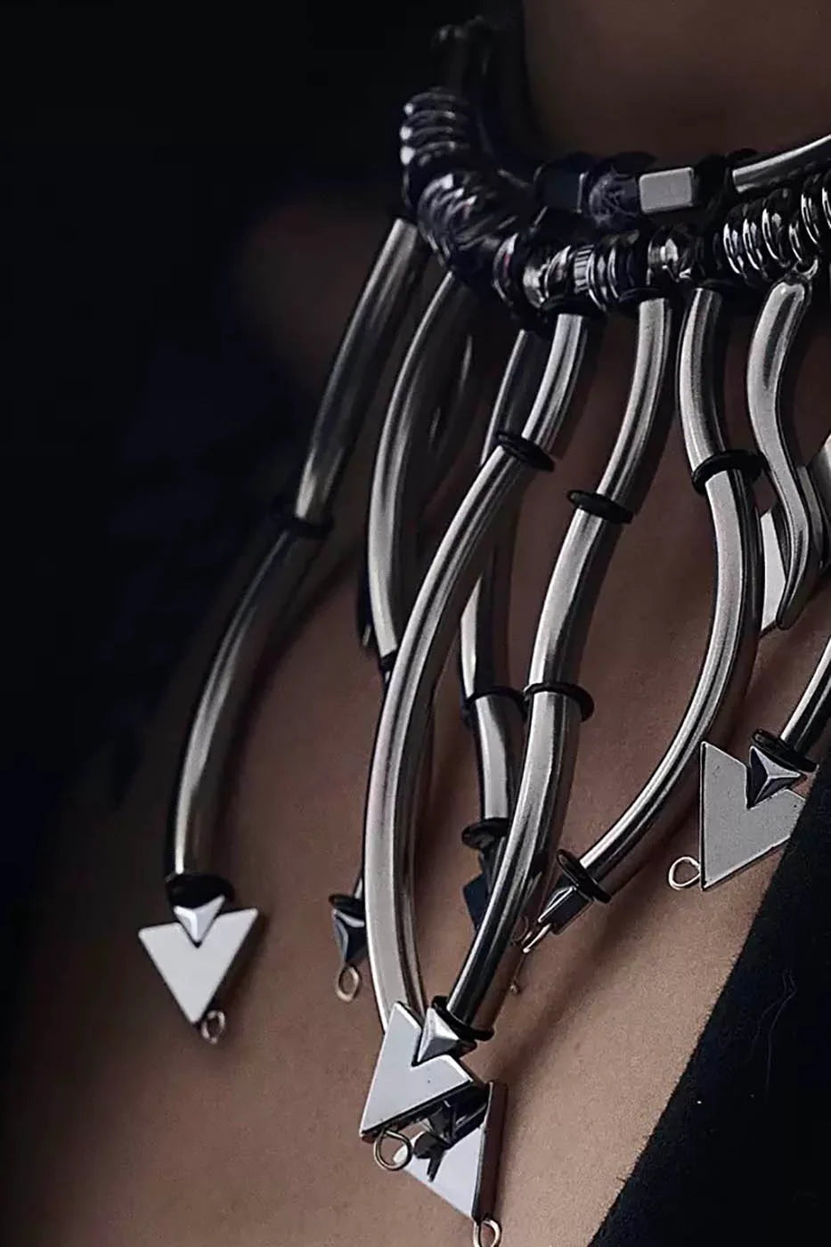 ILLUSORY Mechanical Multi-Arrow Necklace