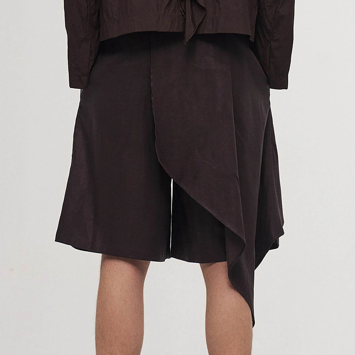 ILNya Nieternite Nifutur Asymmetrical Draped Pleated Shorts