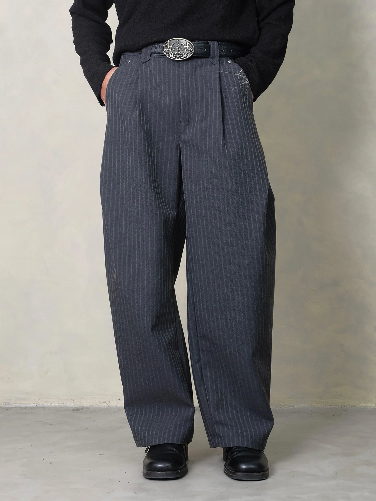 IN EXISTENCE Stripe Pleated Embroidery Curved Pants