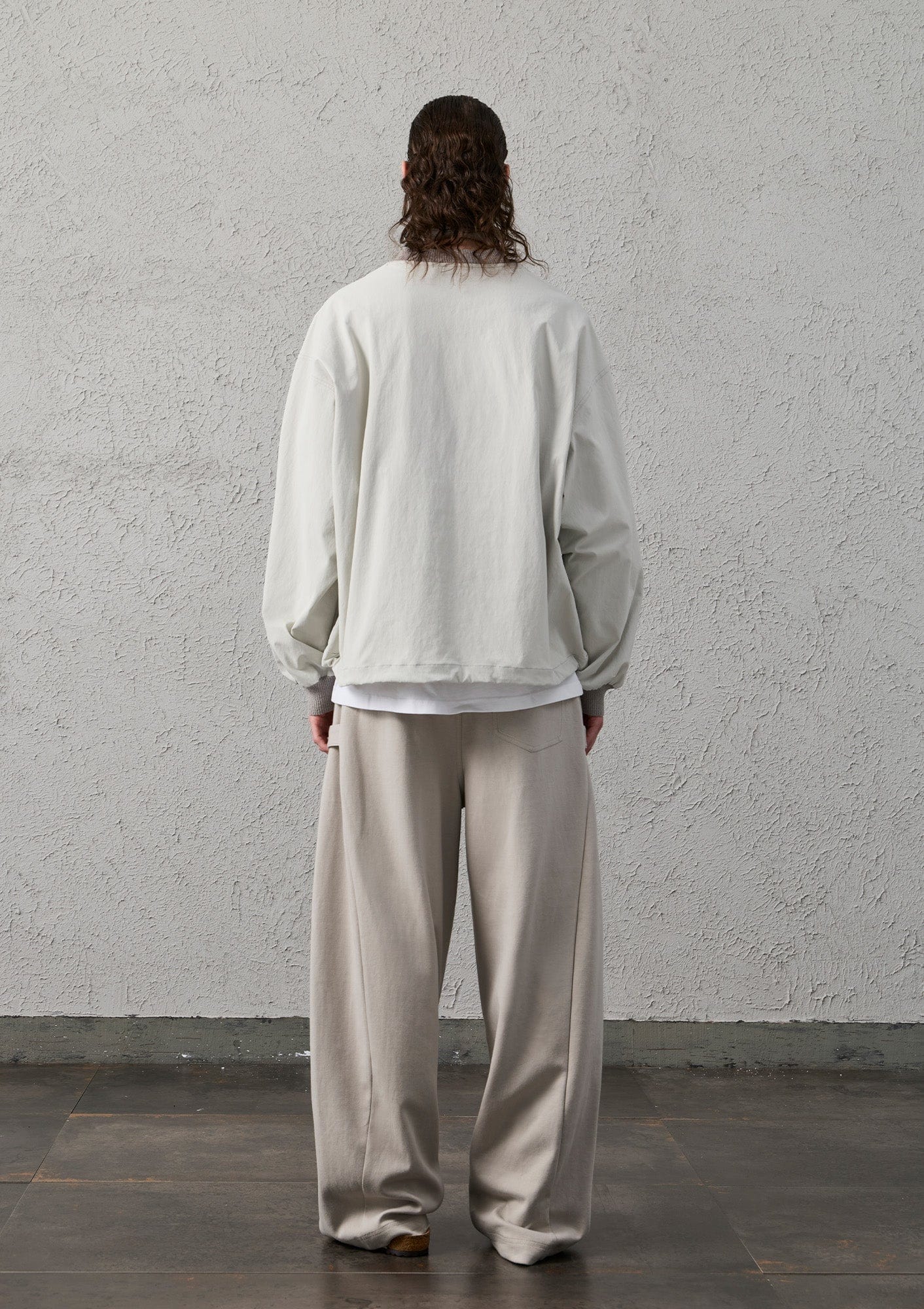 ORGANIC EMOTION Pleat Seam Curved Pants