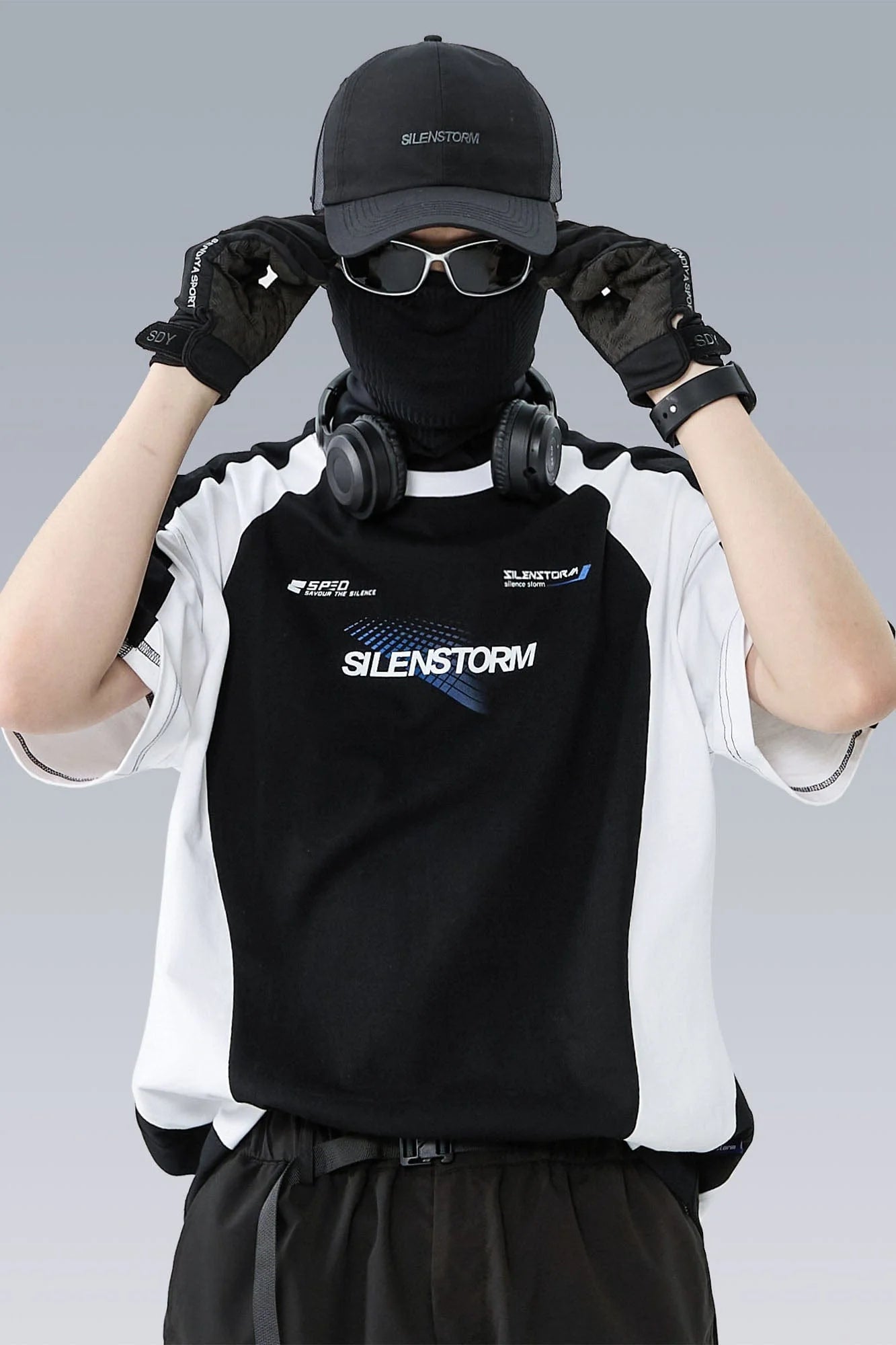 SILENSTORM Contrast Panelled Moisture-Wicking Graphic T-Shirt