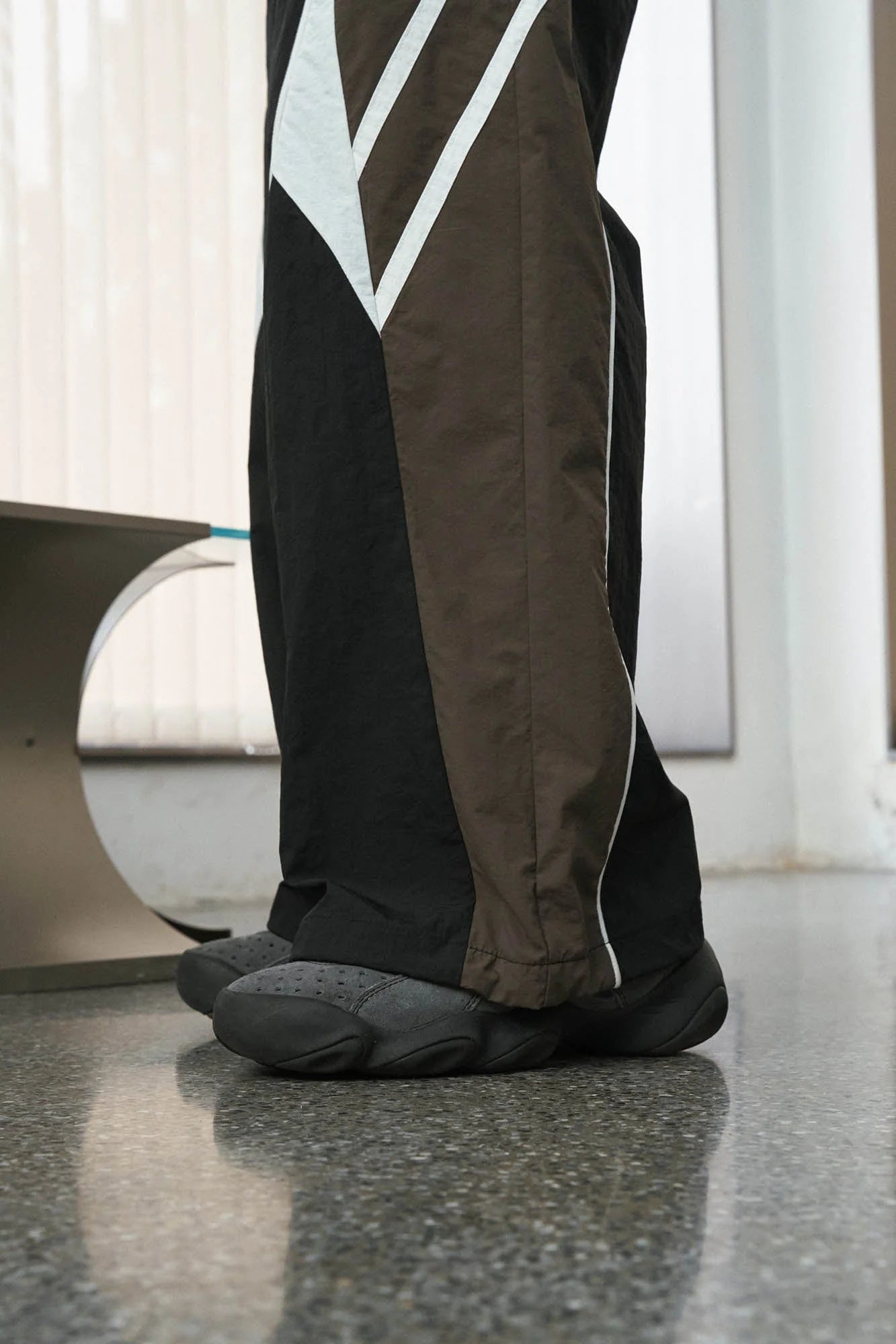 ENSHADOWER Contrast Striped Hem-Drawstring Pants