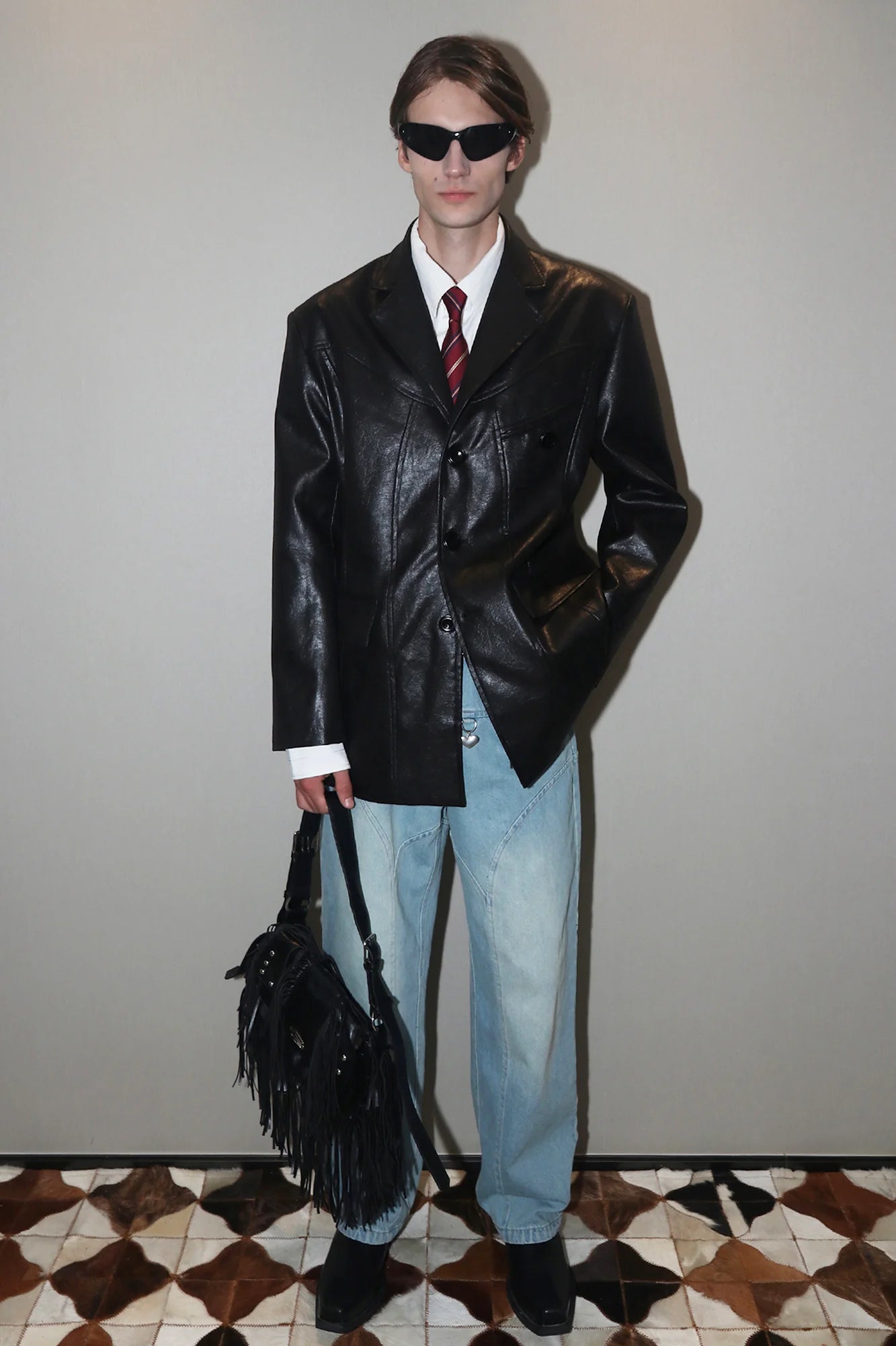 ASSEEN Oversized Faux Leather Curved Stitch Blazer