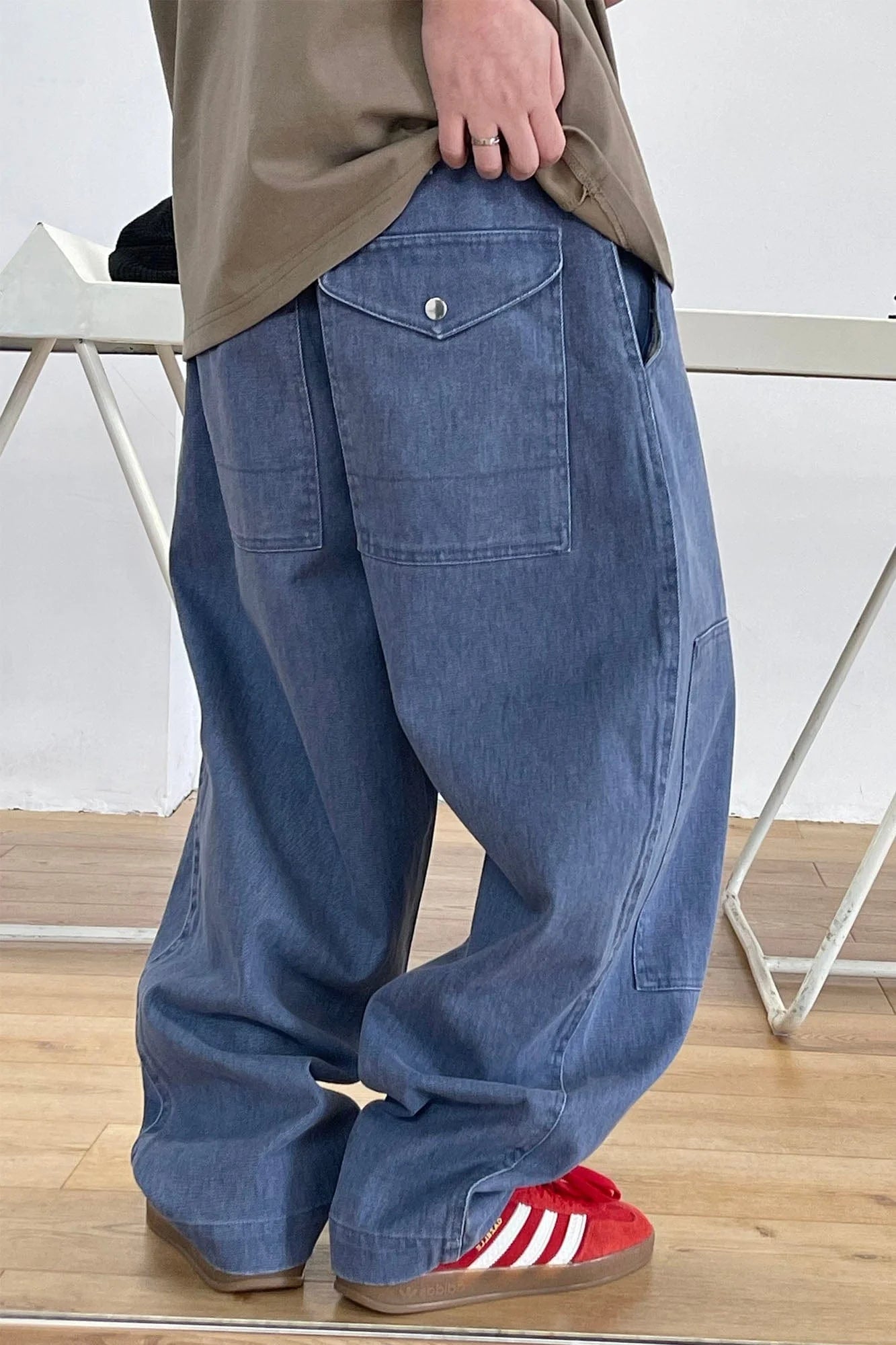 ME DA IGUAL Asymmetrical Snap Wide-Leg Cargo Jeans