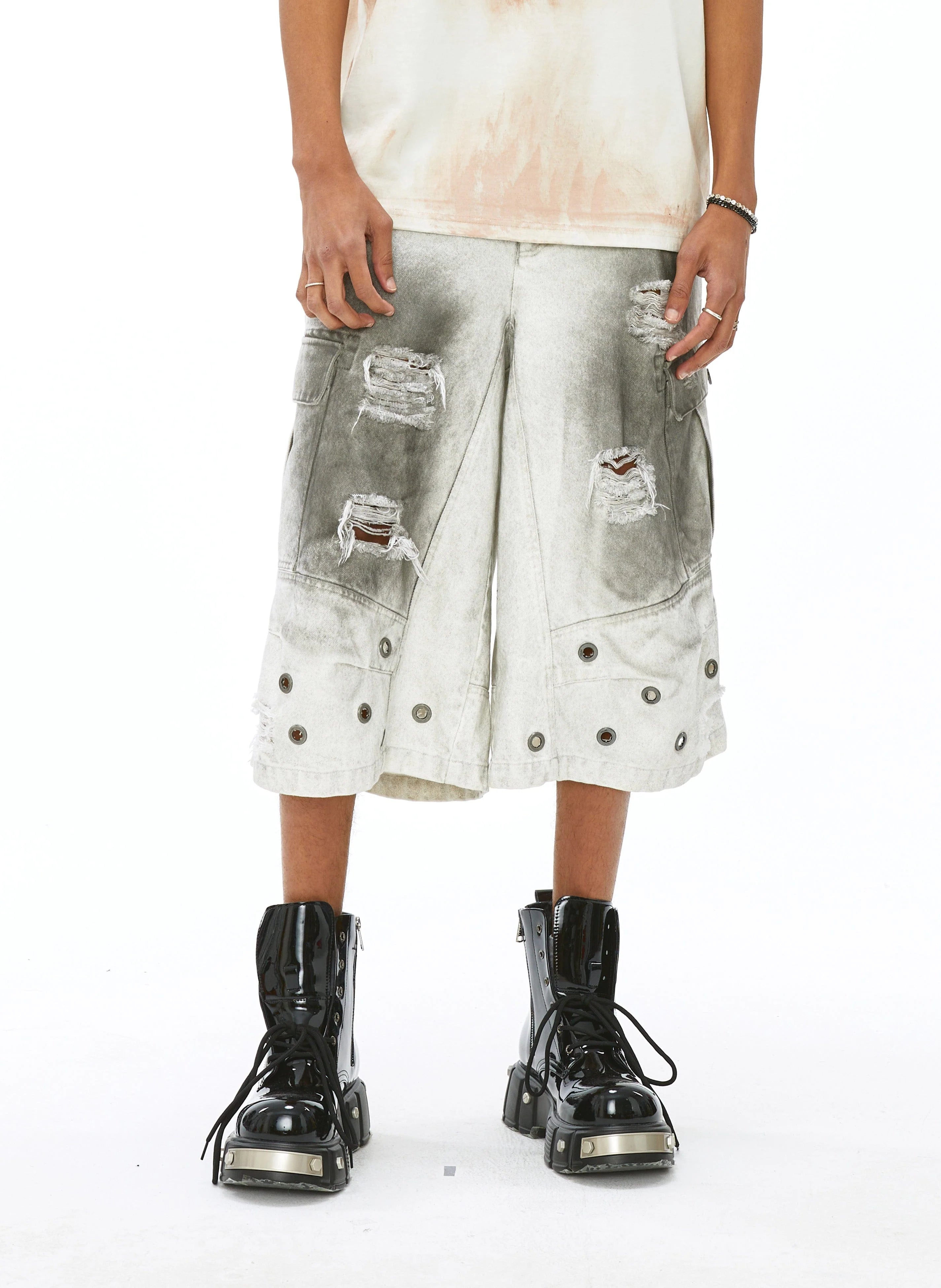 VANN VALRENCE Distressed Gradient Grommet Capris Shorts