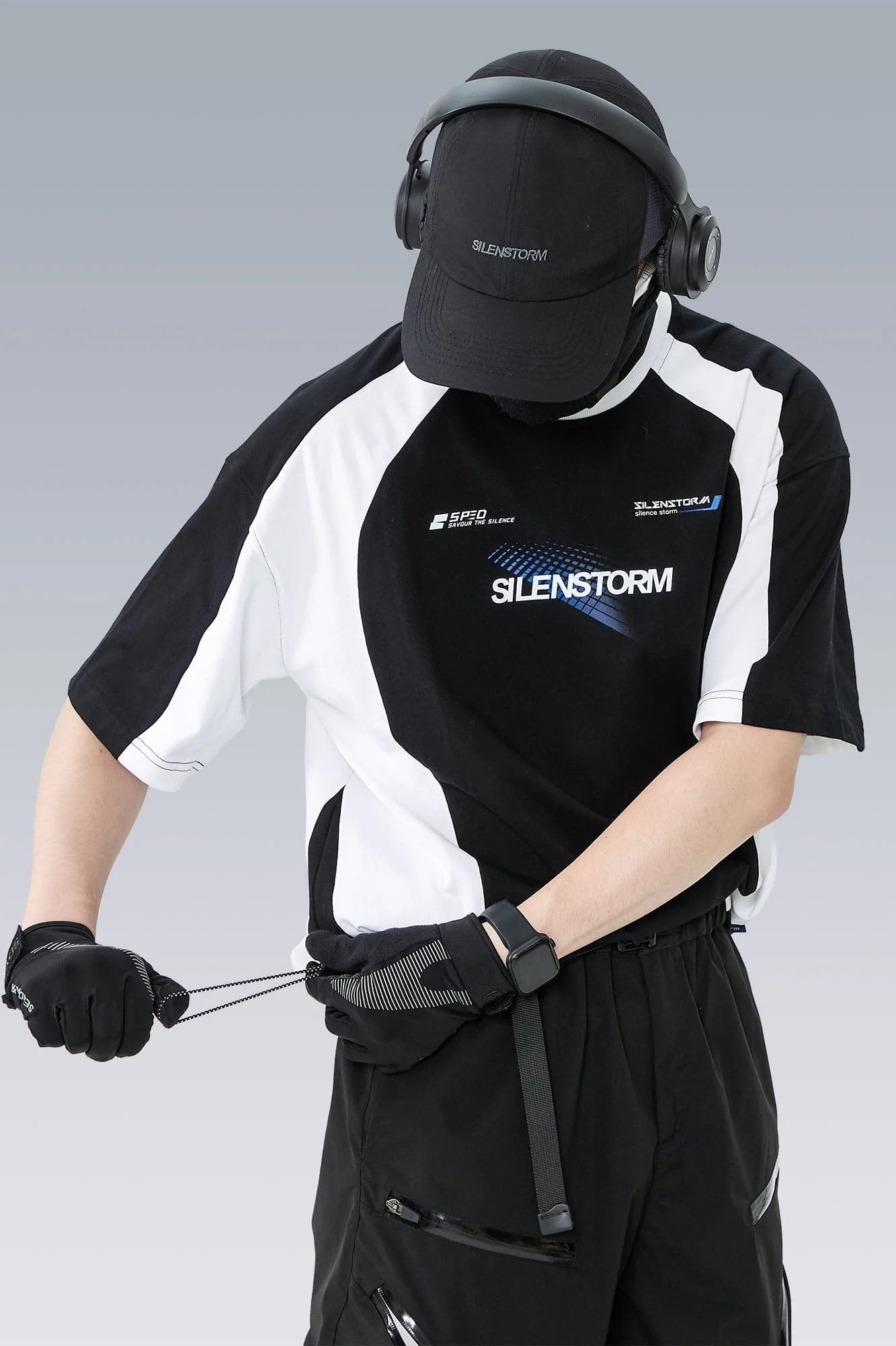 SILENSTORM Contrast Panelled Moisture-Wicking Graphic T-Shirt