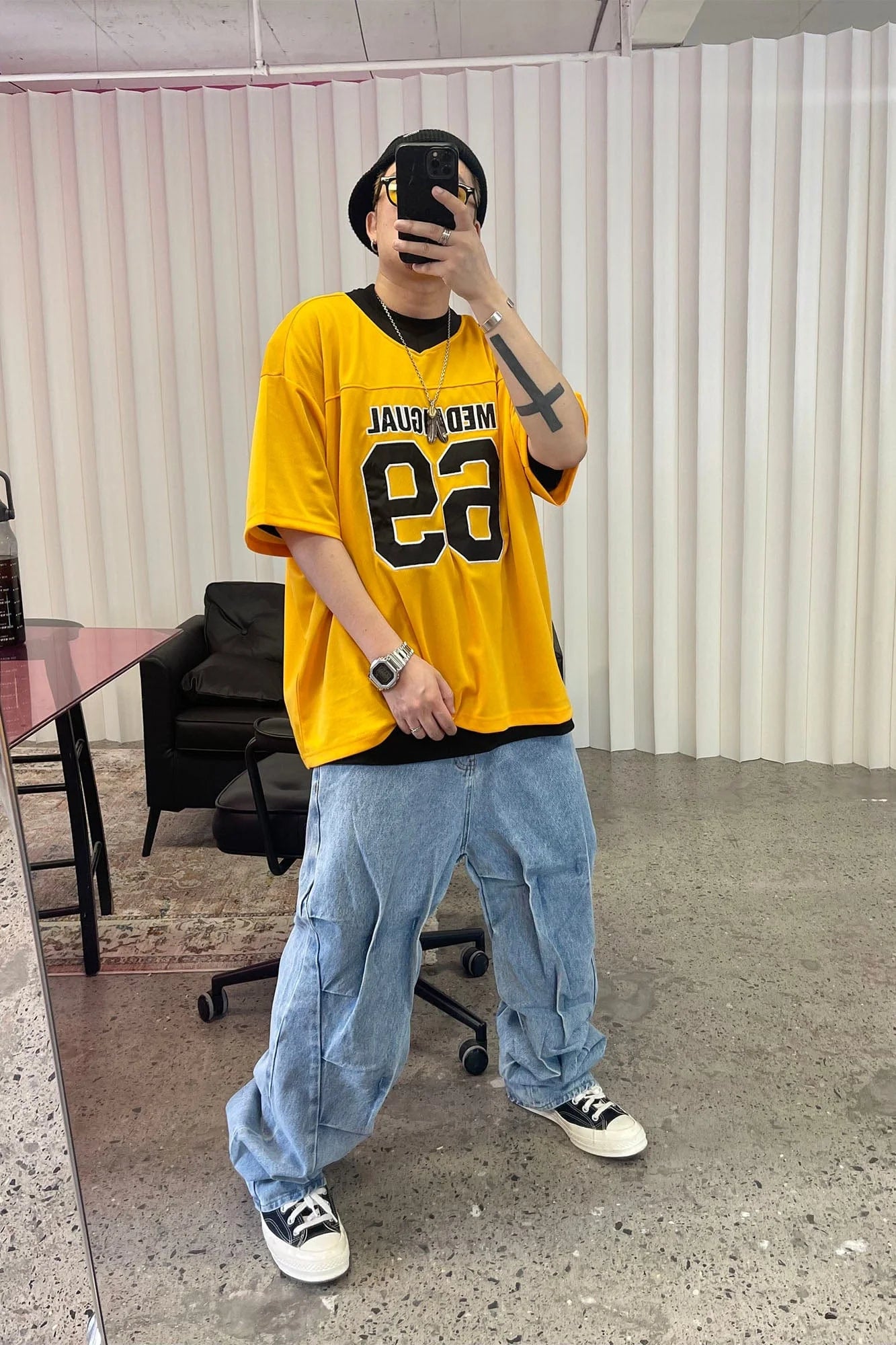 ME DA IGUAL Deconstructed Washed Ruched Jeans