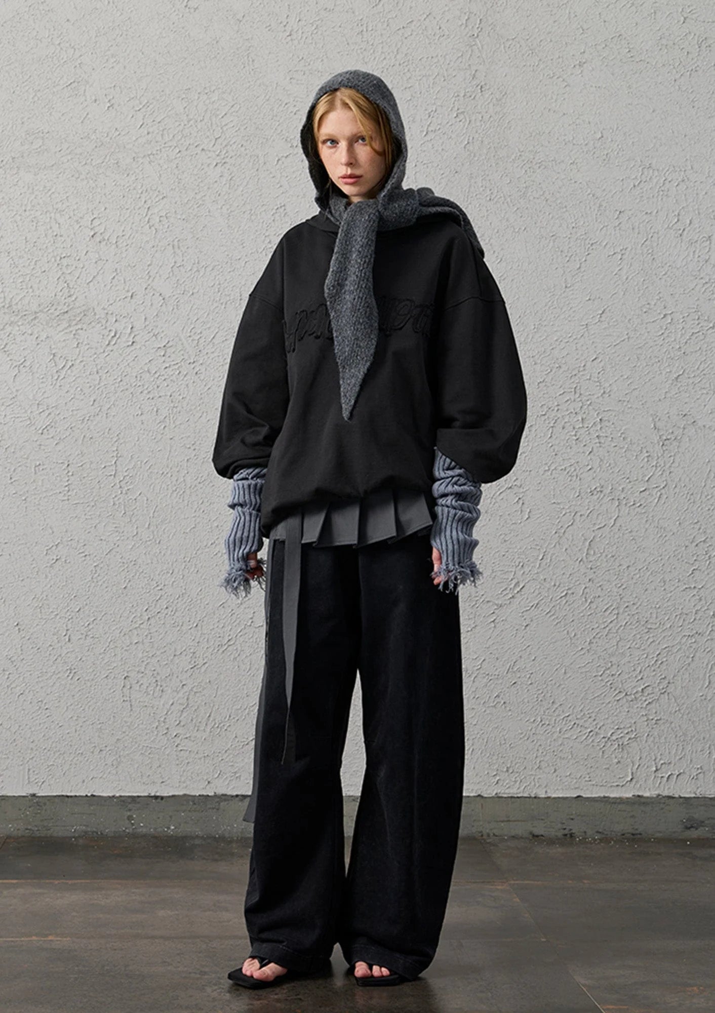 ORGANIC EMOTION Asymmetrical Hem LOGO Embroidered Hoodie