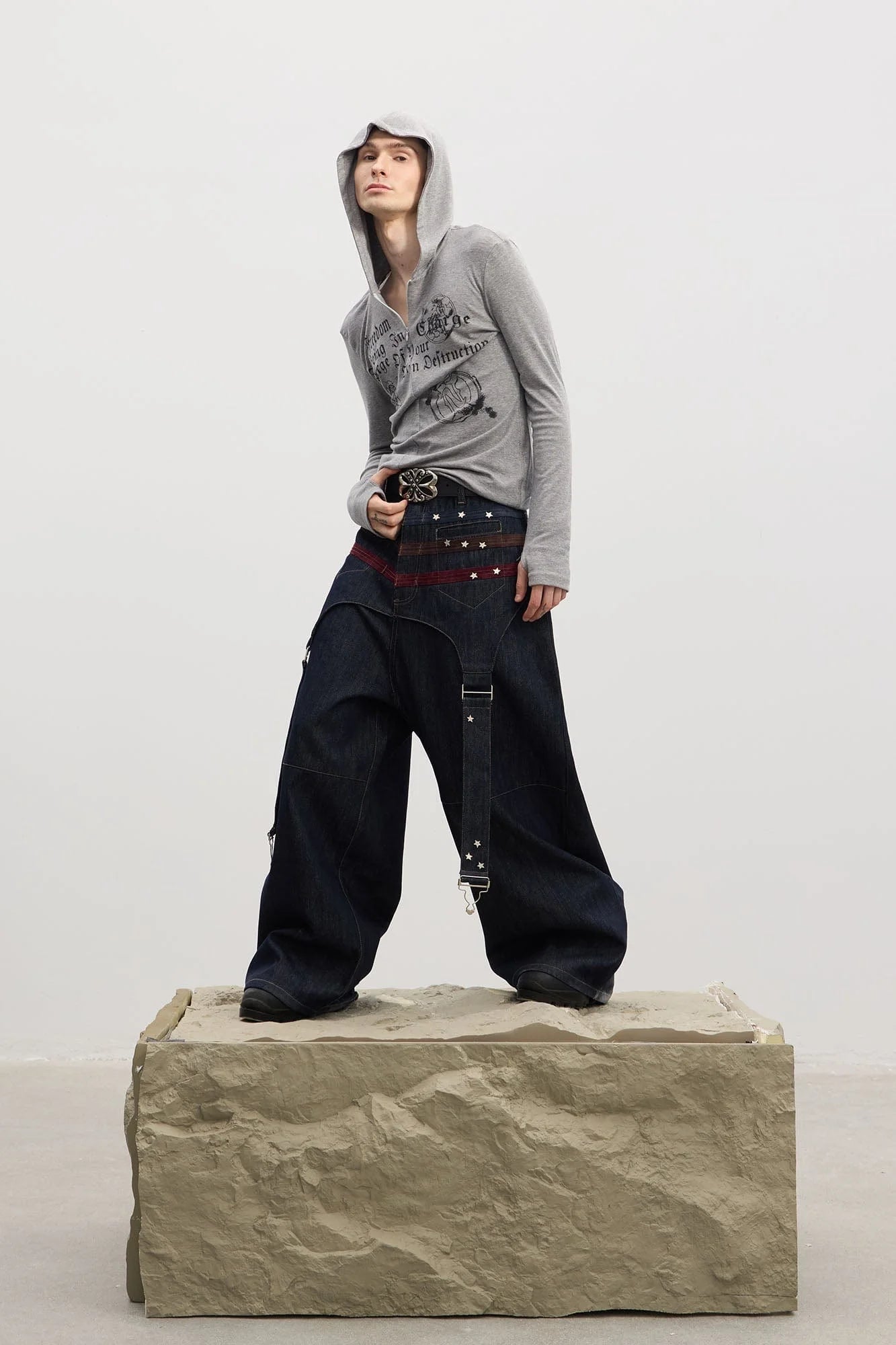 DND4DES Star-Rivet Harness-Layered Curved Jeans